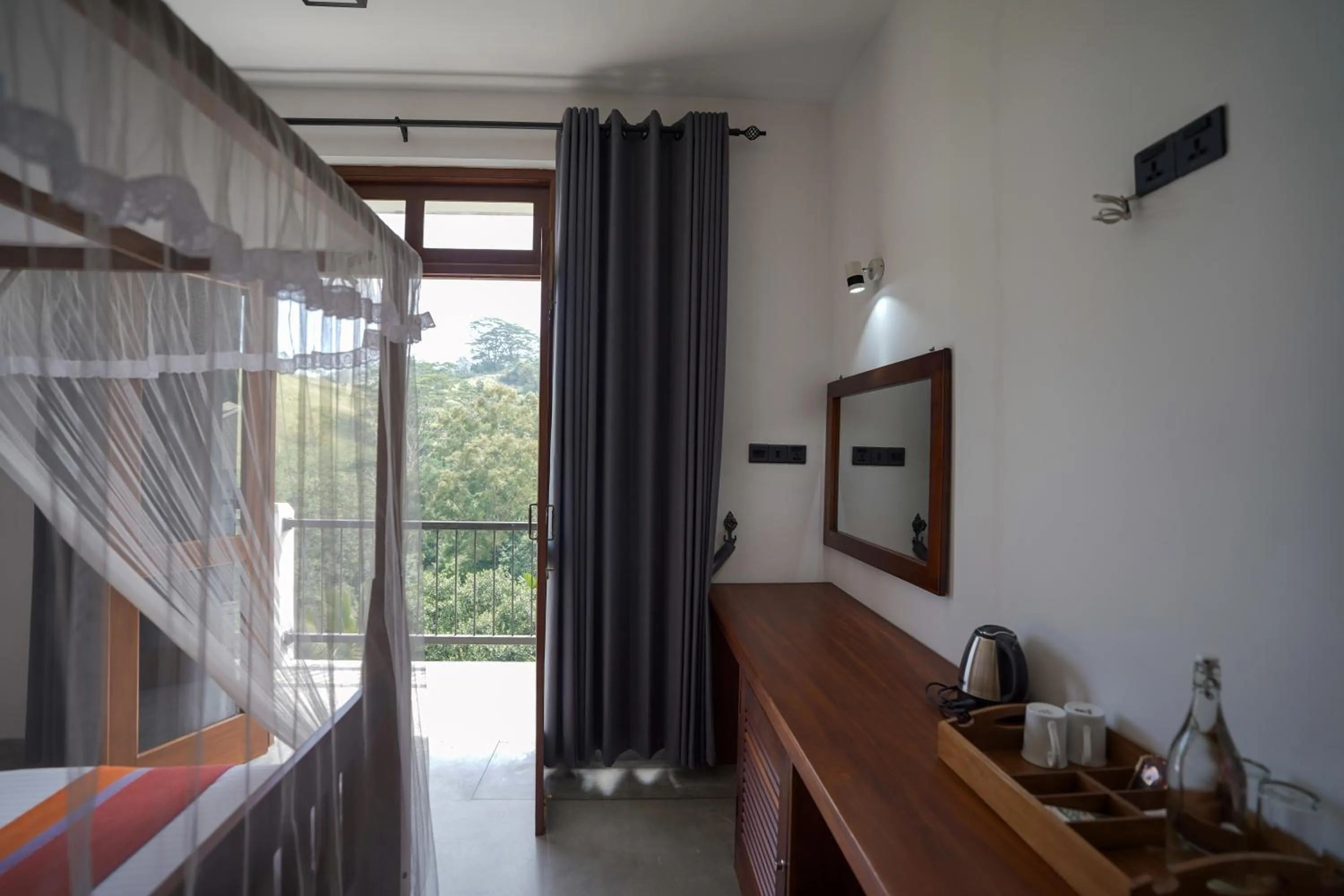 Photo of the whole room, Bed in Hanthana House