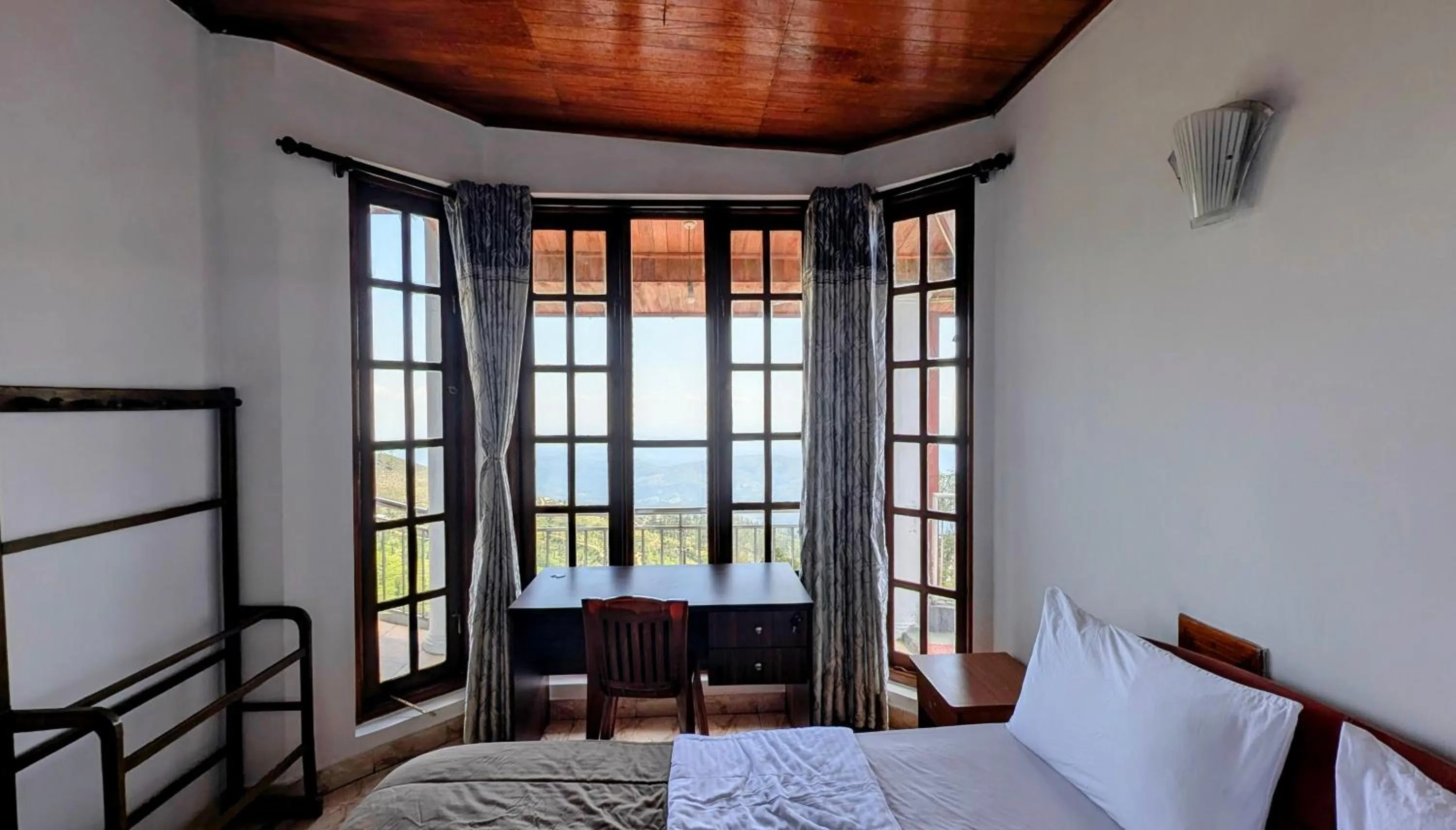 Bedroom, Bed in The Mist Holiday Bungalow