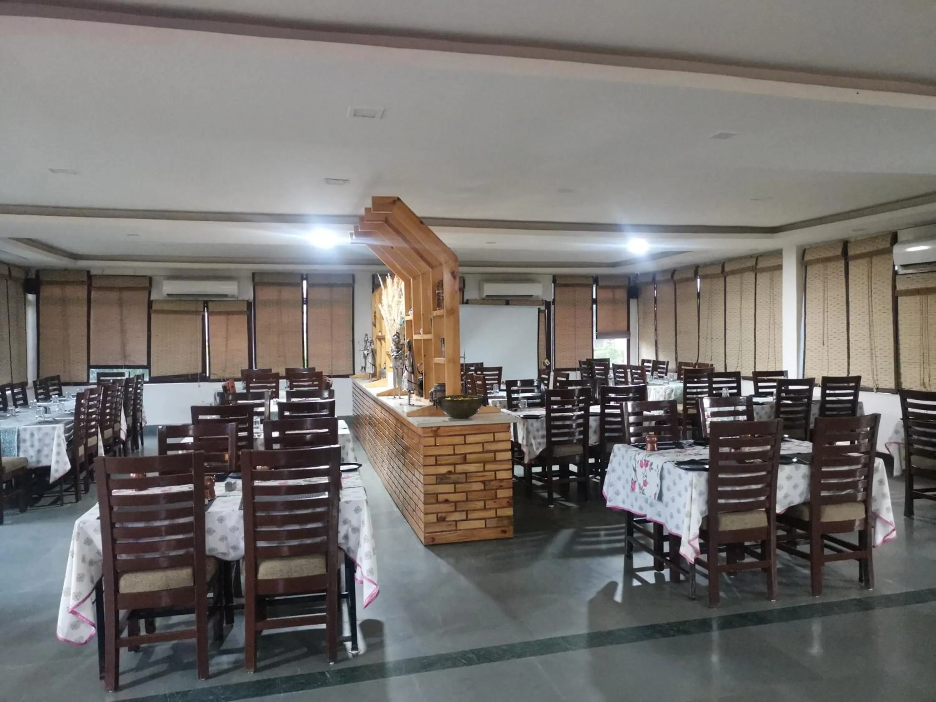 Restaurant/places to eat in Astroport Sariska Treetop by Eight Continents