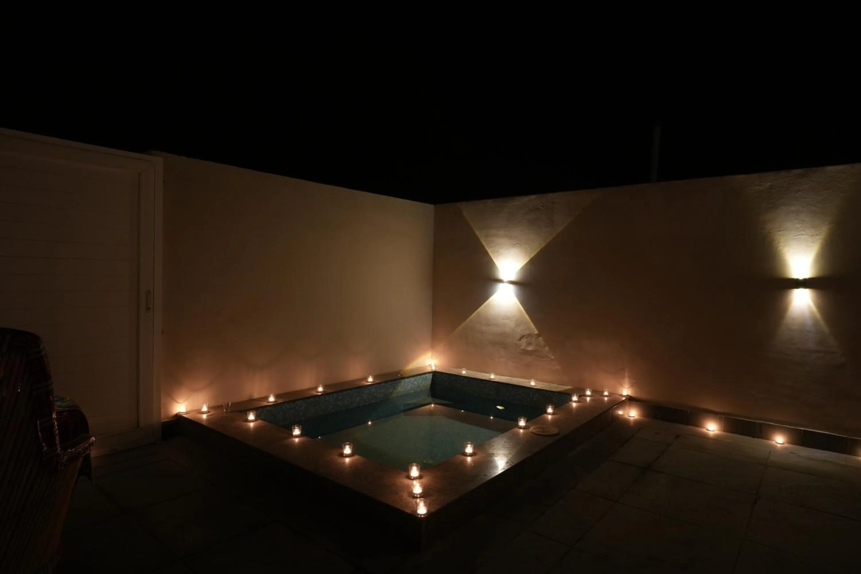 Dining area in Astroport Sariska Treetop by Eight Continents