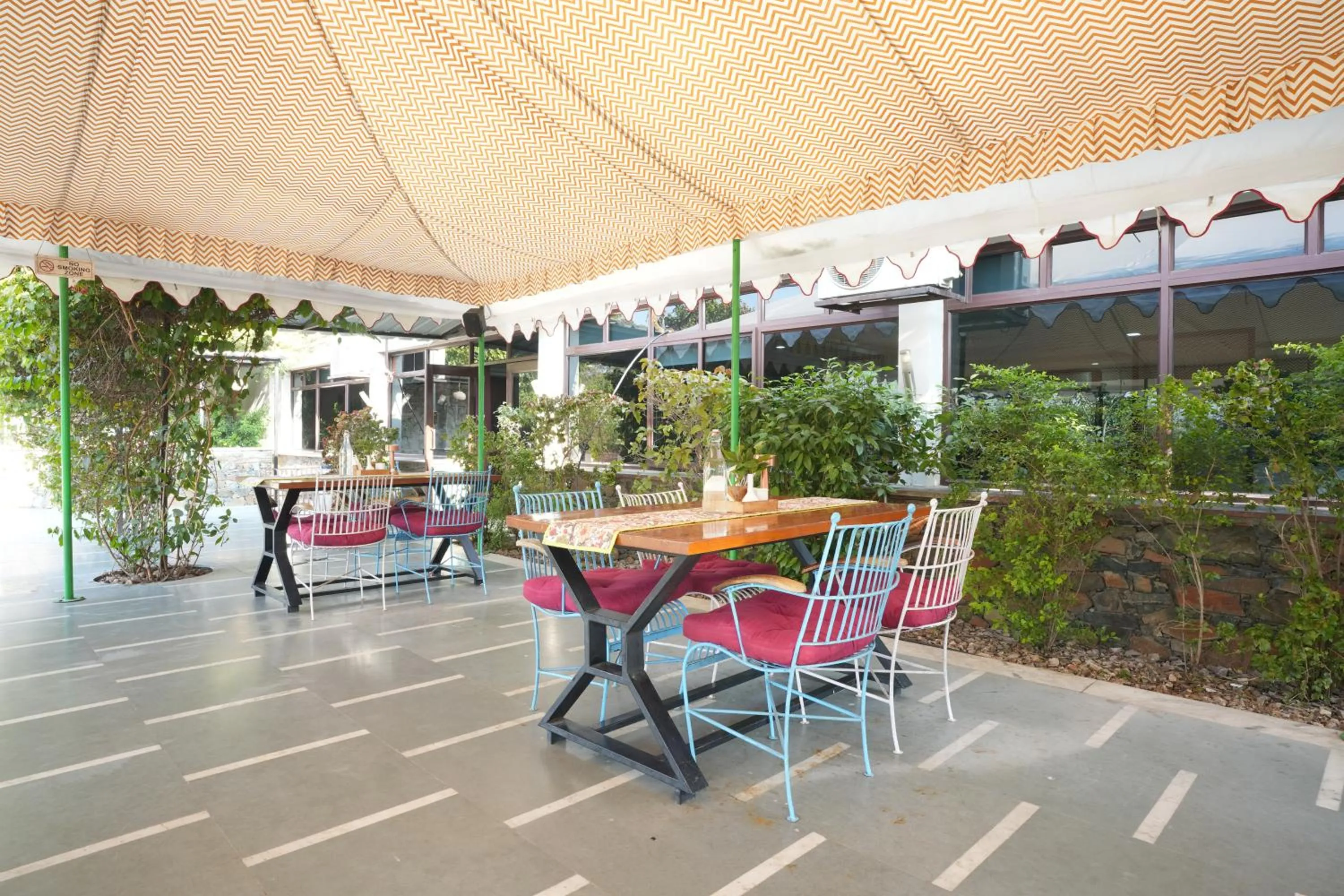 Restaurant/places to eat in Astroport Sariska Treetop by Eight Continents