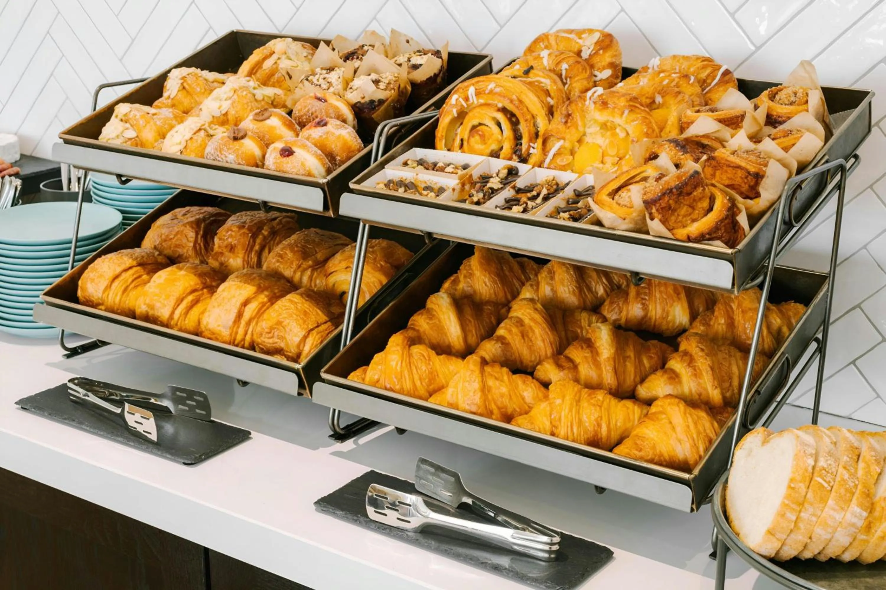 Breakfast in Kensington Gardens Hotel, Sonder by Marriott Bonvoy