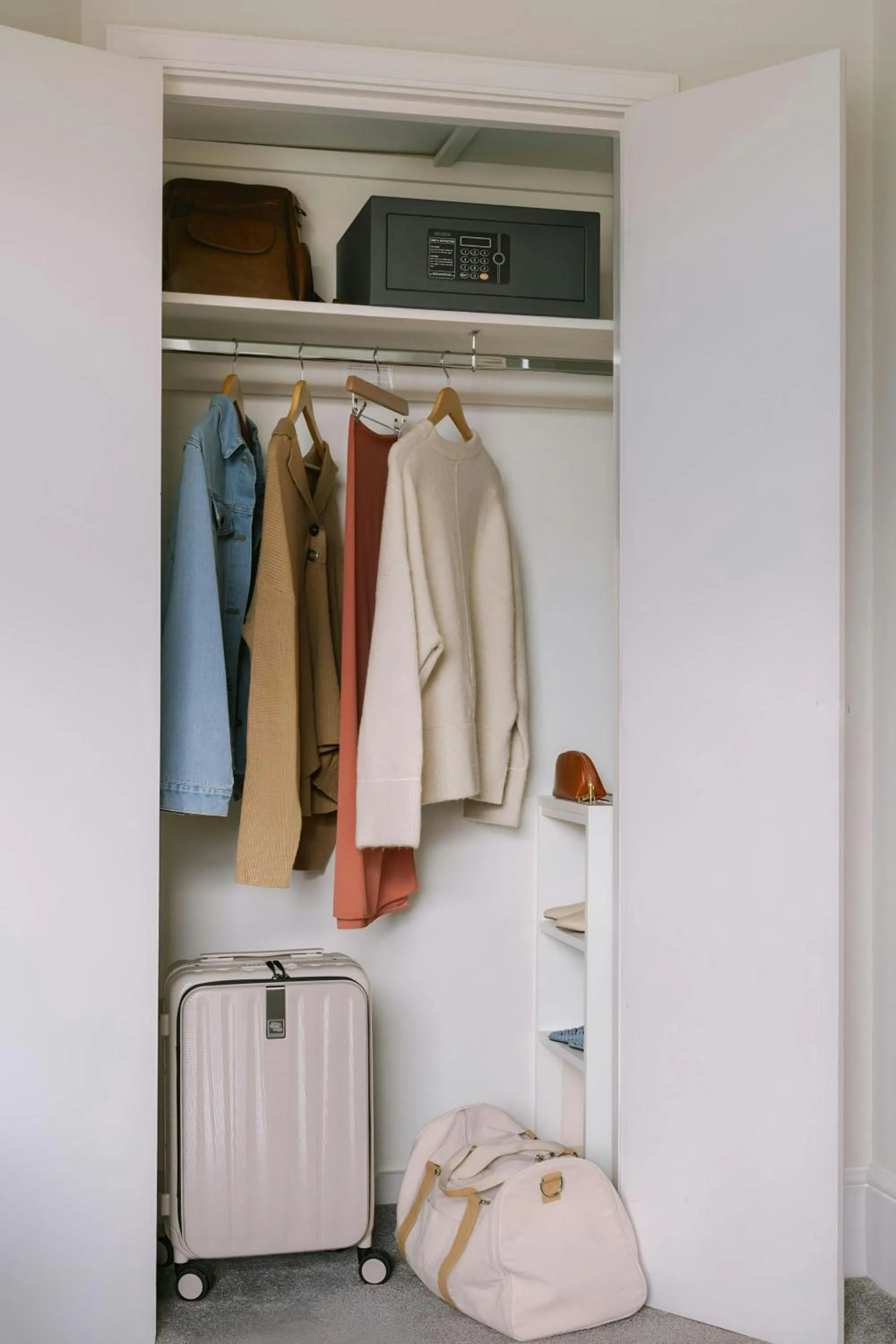 Bedroom in Kensington Gardens Hotel, Sonder by Marriott Bonvoy