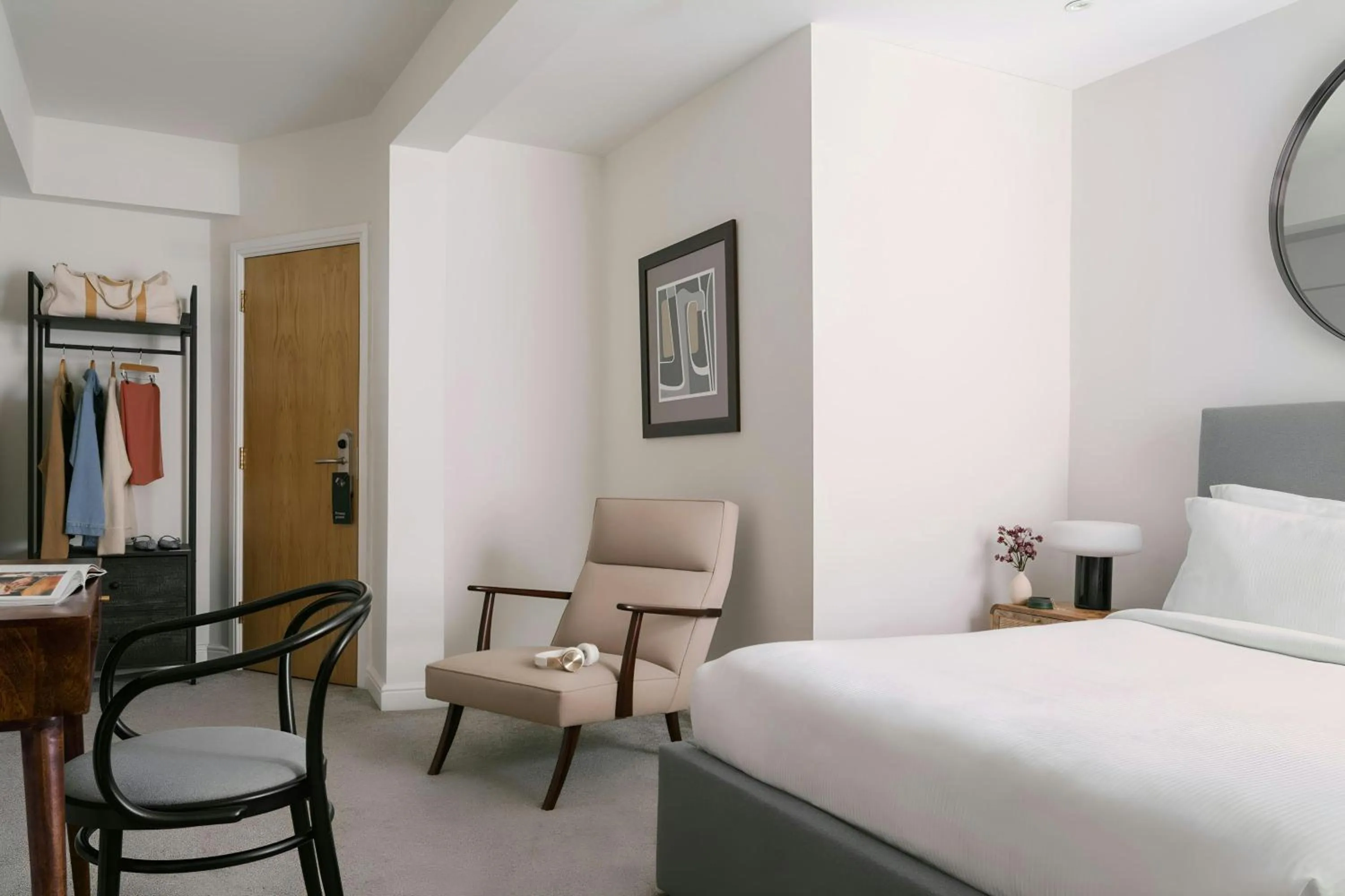Bedroom, Bed in Kensington Gardens Hotel, Sonder by Marriott Bonvoy
