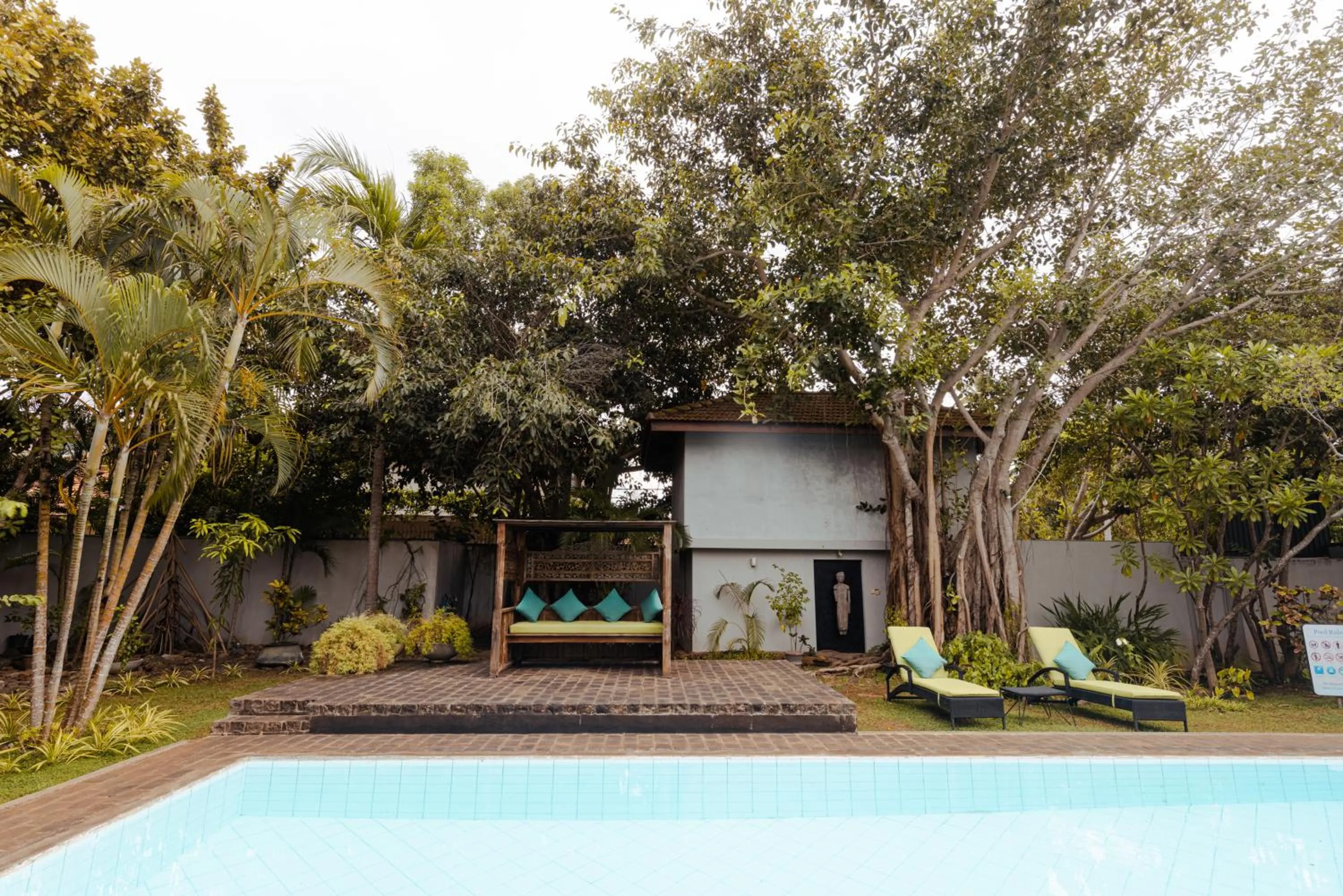 Pool view in Villa Hundira