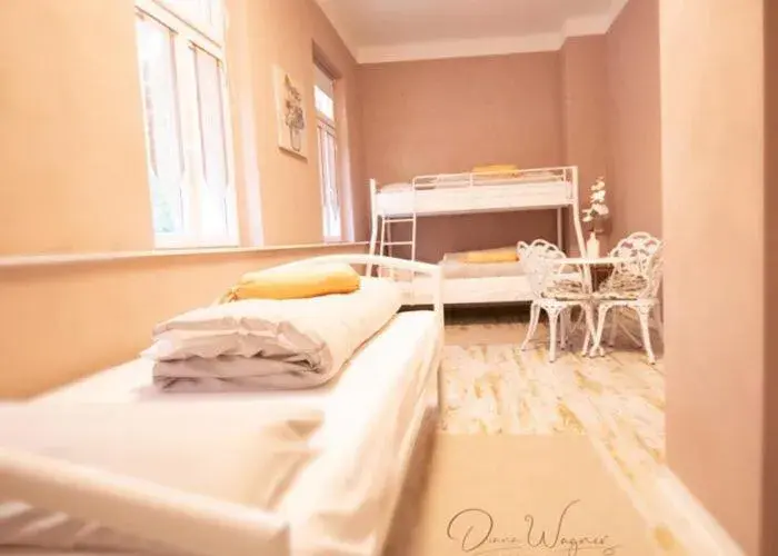 Quadruple Room with Private Bathroom in Historia Hotel Quadruple Room with Private Bathroom in Historia Hotel