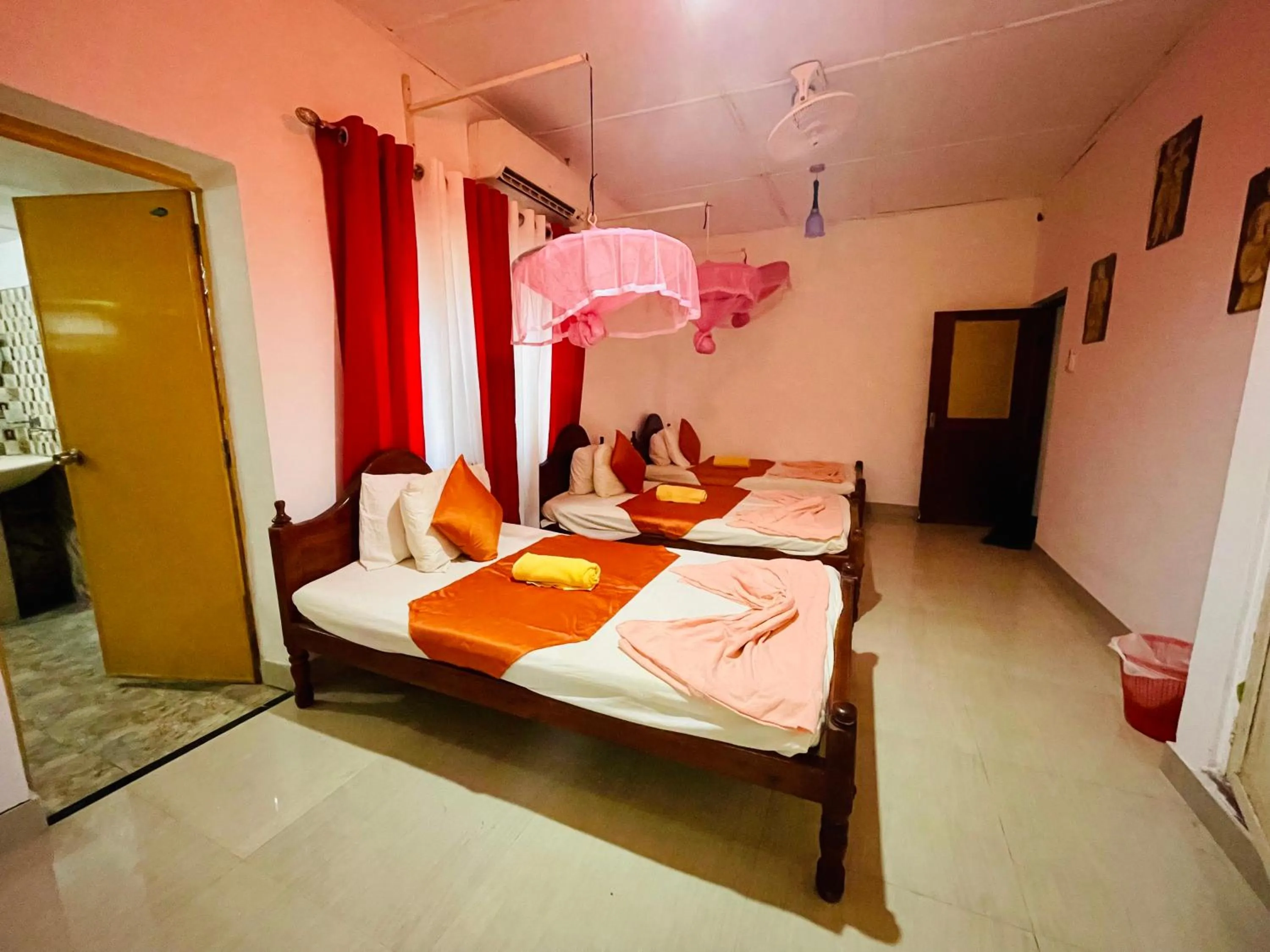 Bed in Rock Cascade Tourist Home & Cookery School