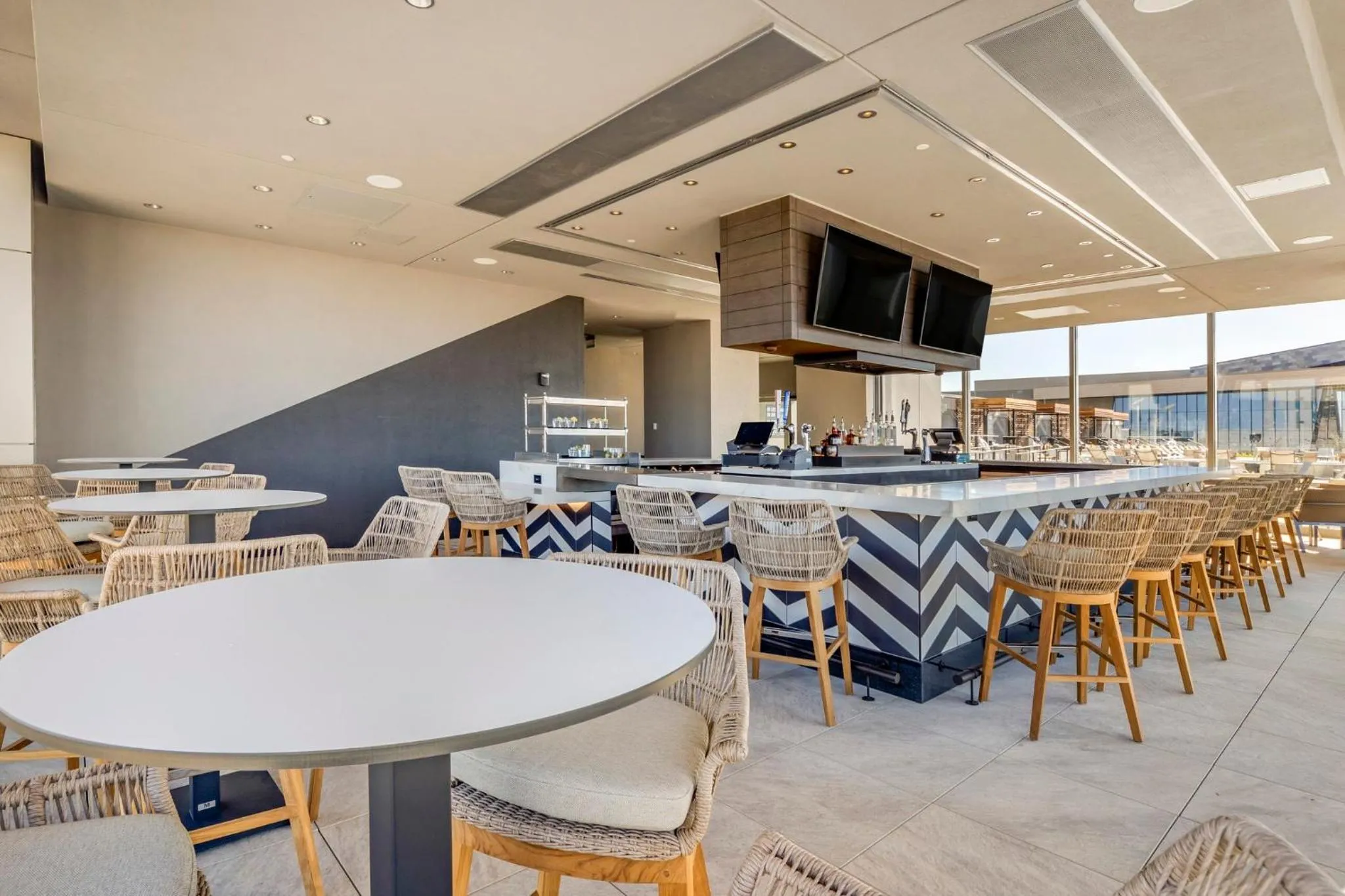 Restaurant/places to eat in Omni Oklahoma City Hotel