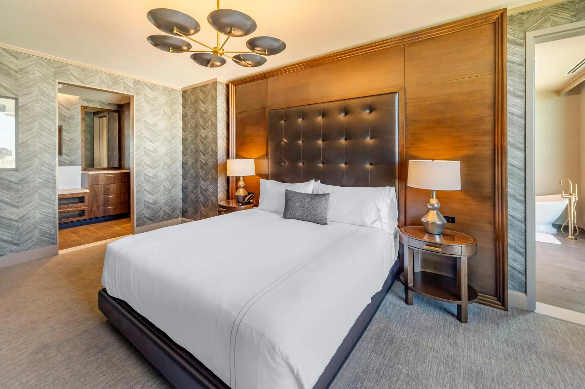 Photo of the whole room, Bed in Omni Oklahoma City Hotel