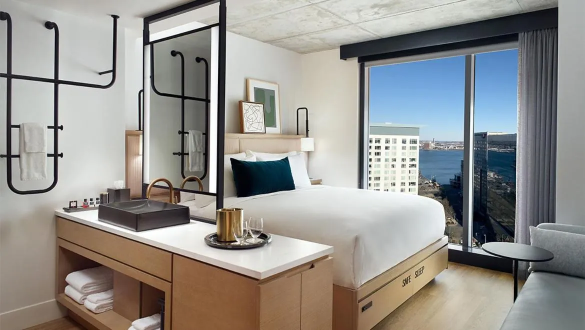 Bed in Omni Boston Hotel at the Seaport