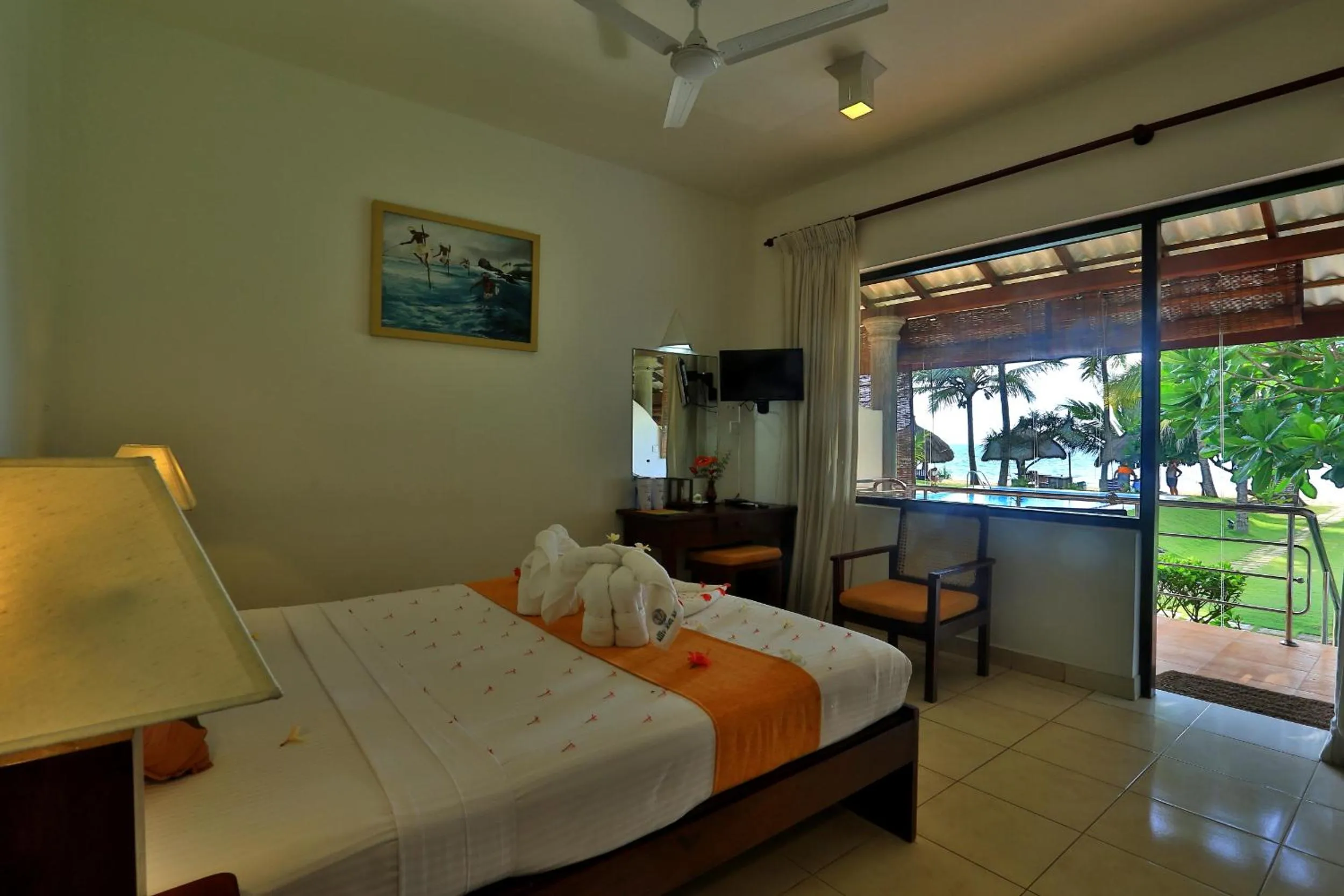 Photo of the whole room, Bed in Sea Rock Villa