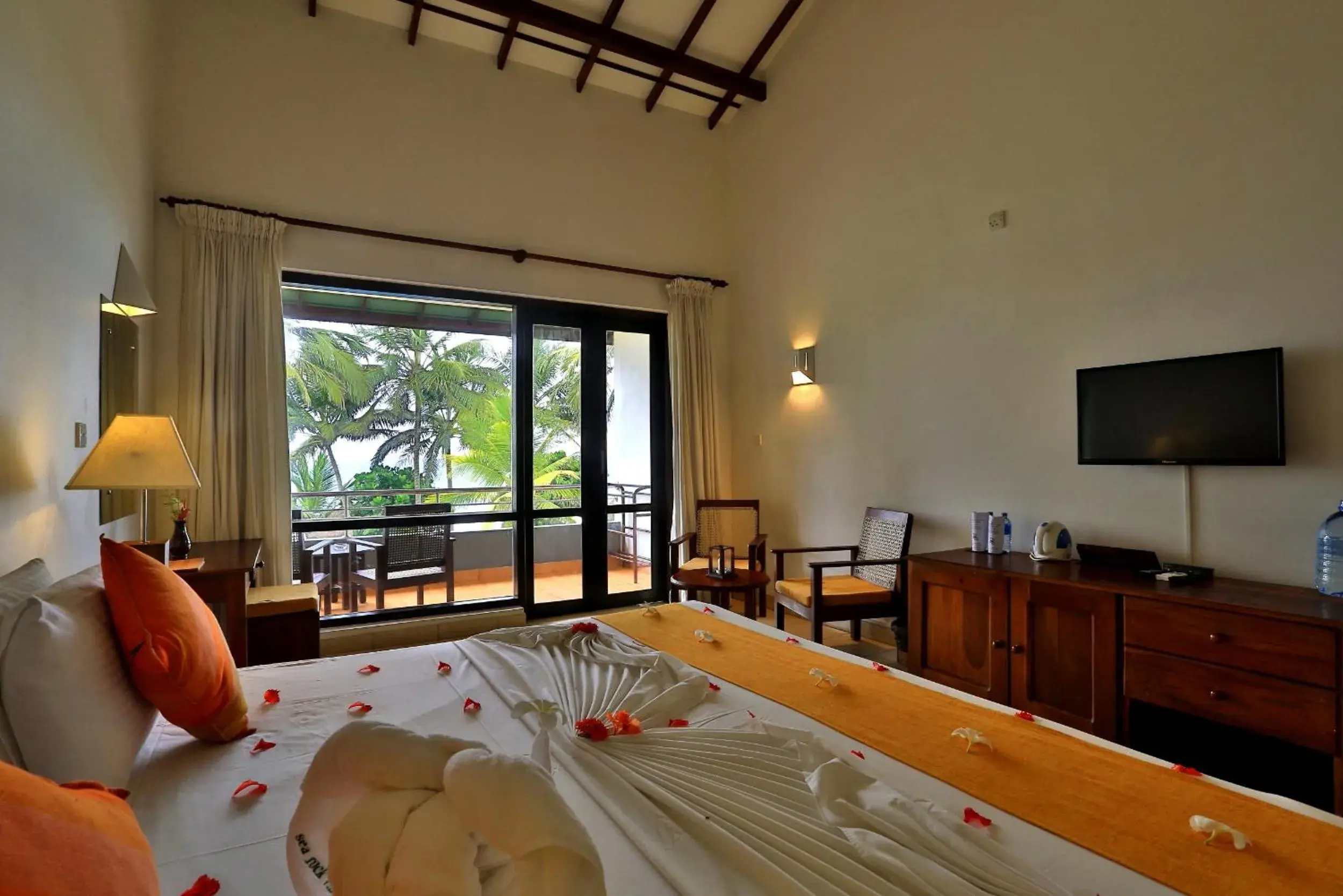 Deluxe Double Room - single occupancy in Sea Rock Villa Deluxe Double Room - single occupancy in Sea Rock Villa