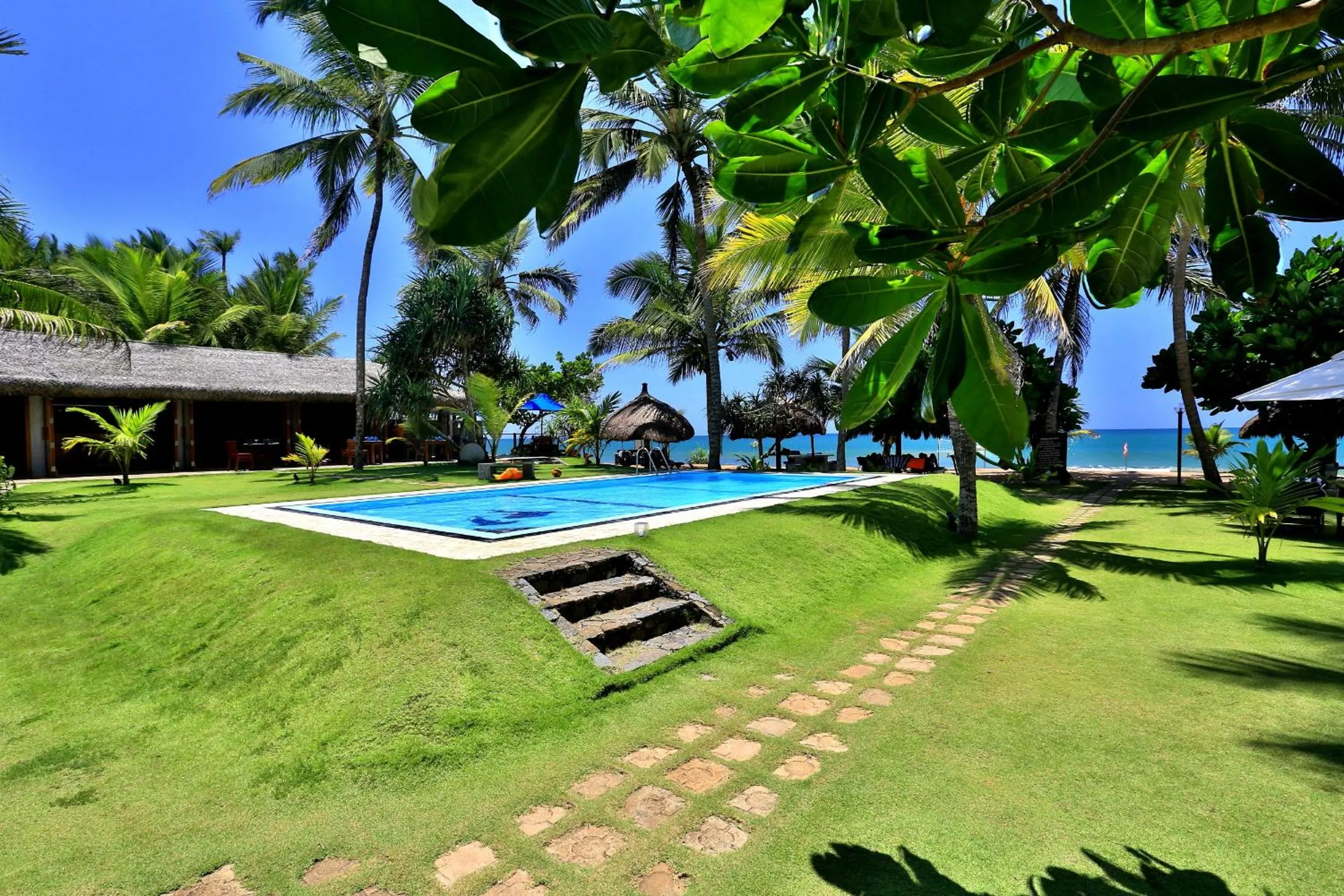 Garden in Sea Rock Villa