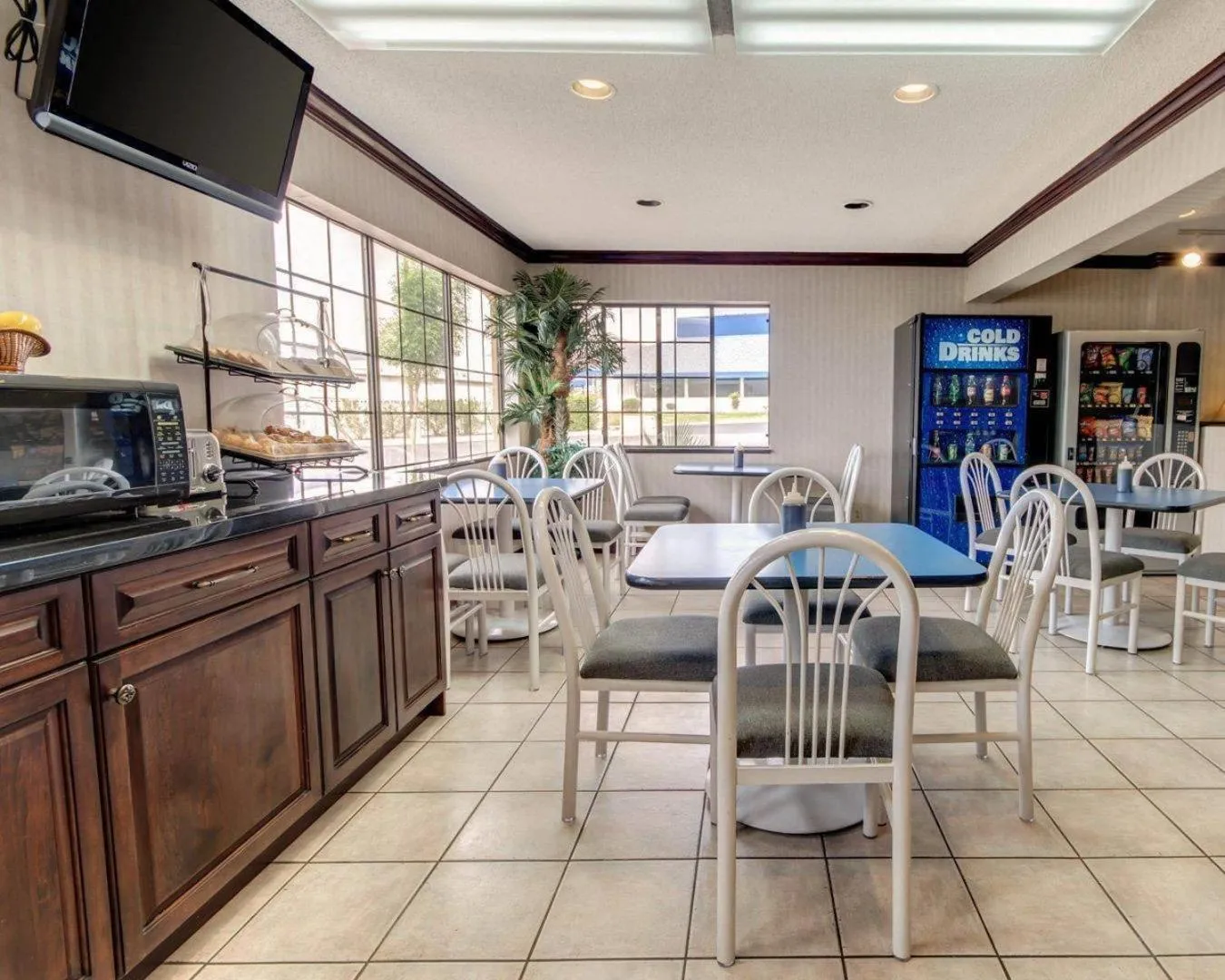 Breakfast in Econo Lodge Inn & Suites El Paso West