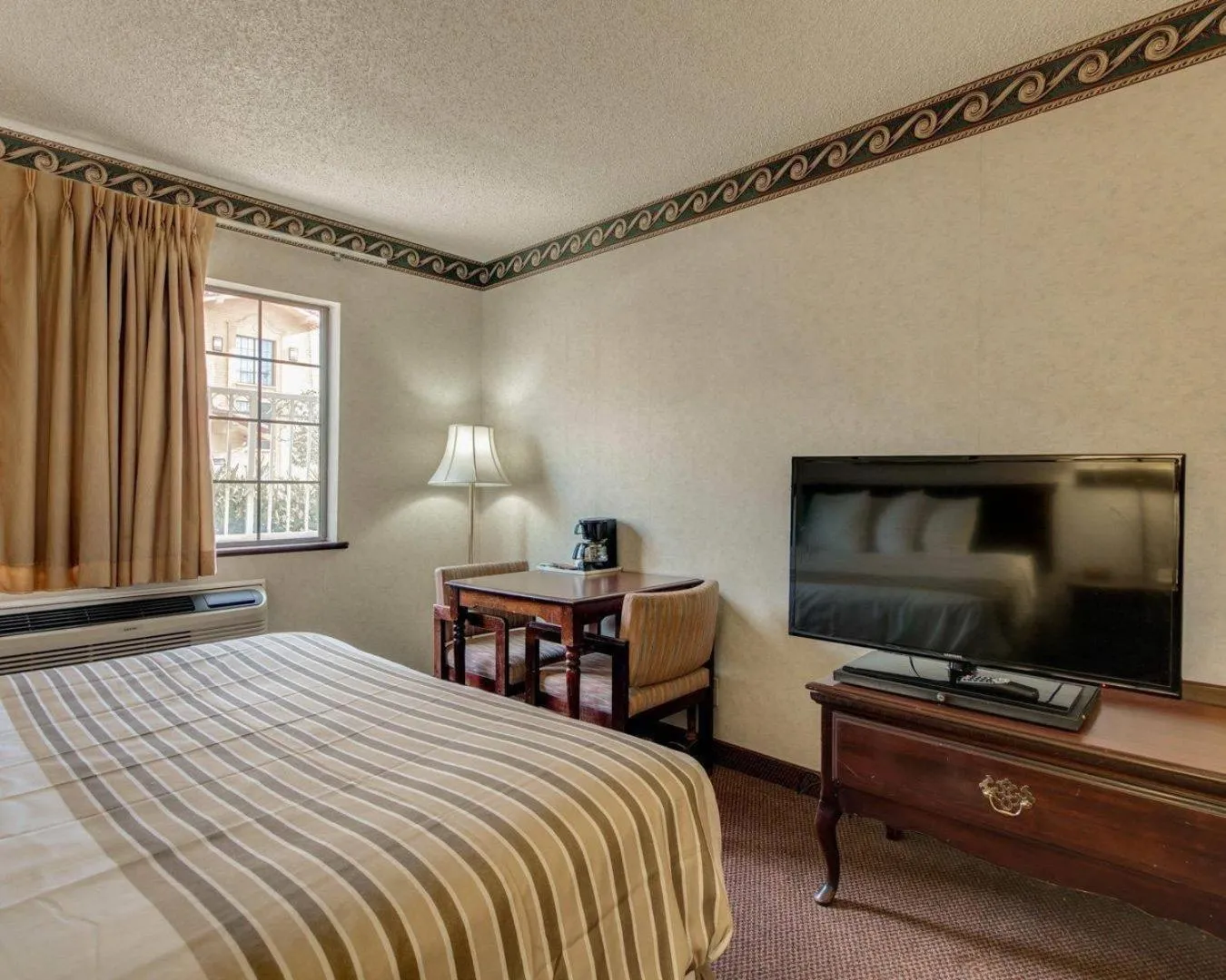 Bedroom, Bed in Econo Lodge Inn & Suites El Paso West