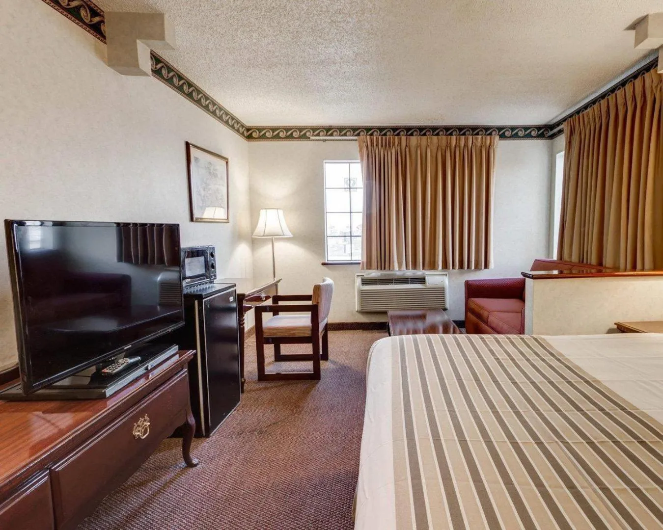 Bedroom, Bed in Econo Lodge Inn & Suites El Paso West