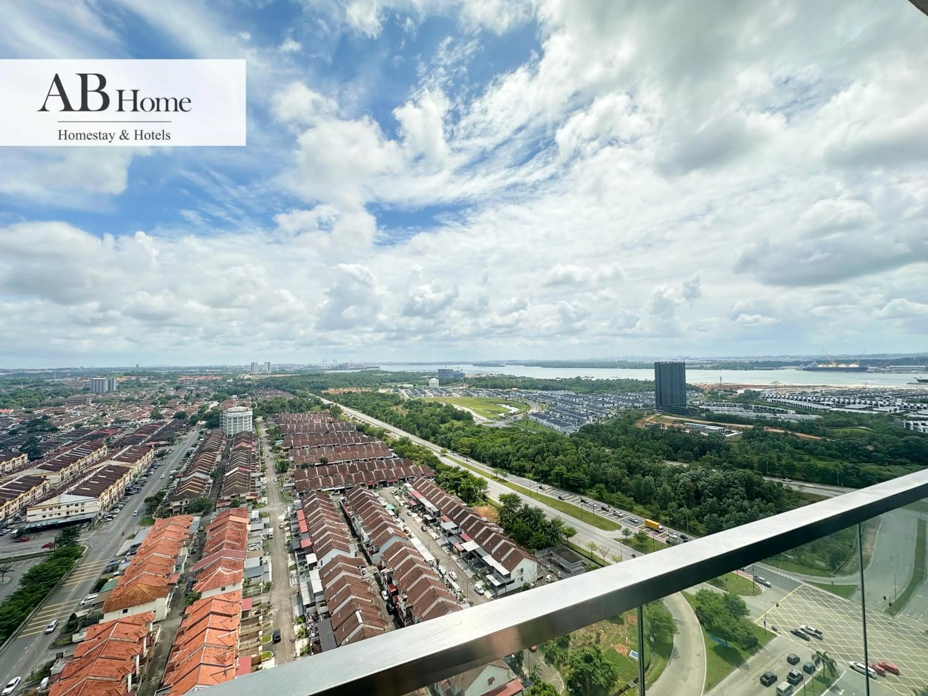 Balcony/Terrace in ABHOME "JAPAN SUITE" #GreenHaven #Olympic Pool #360"SeaView #JB