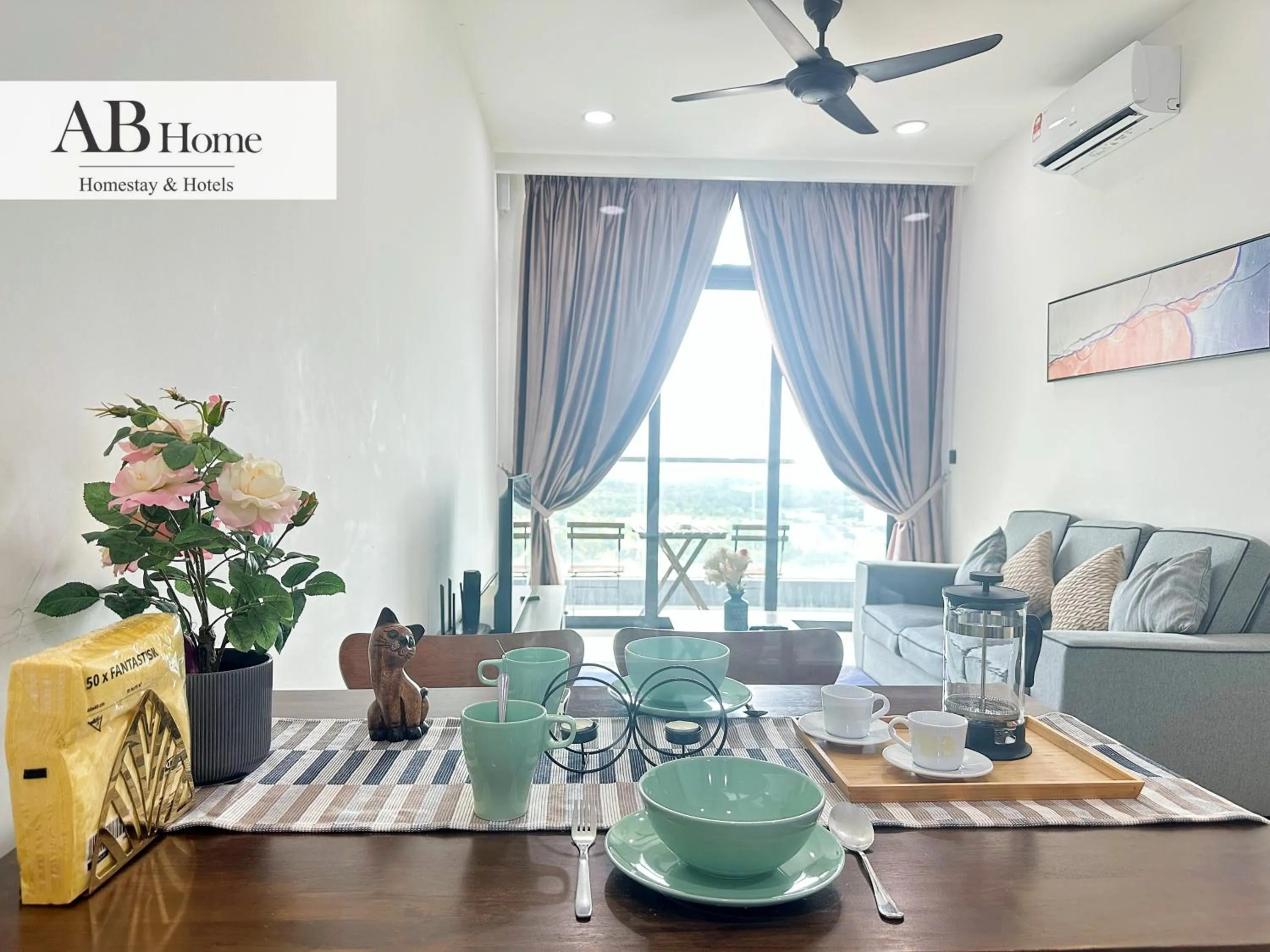 Dining area in ABHOME "JAPAN SUITE" #GreenHaven #Olympic Pool #360"SeaView #JB