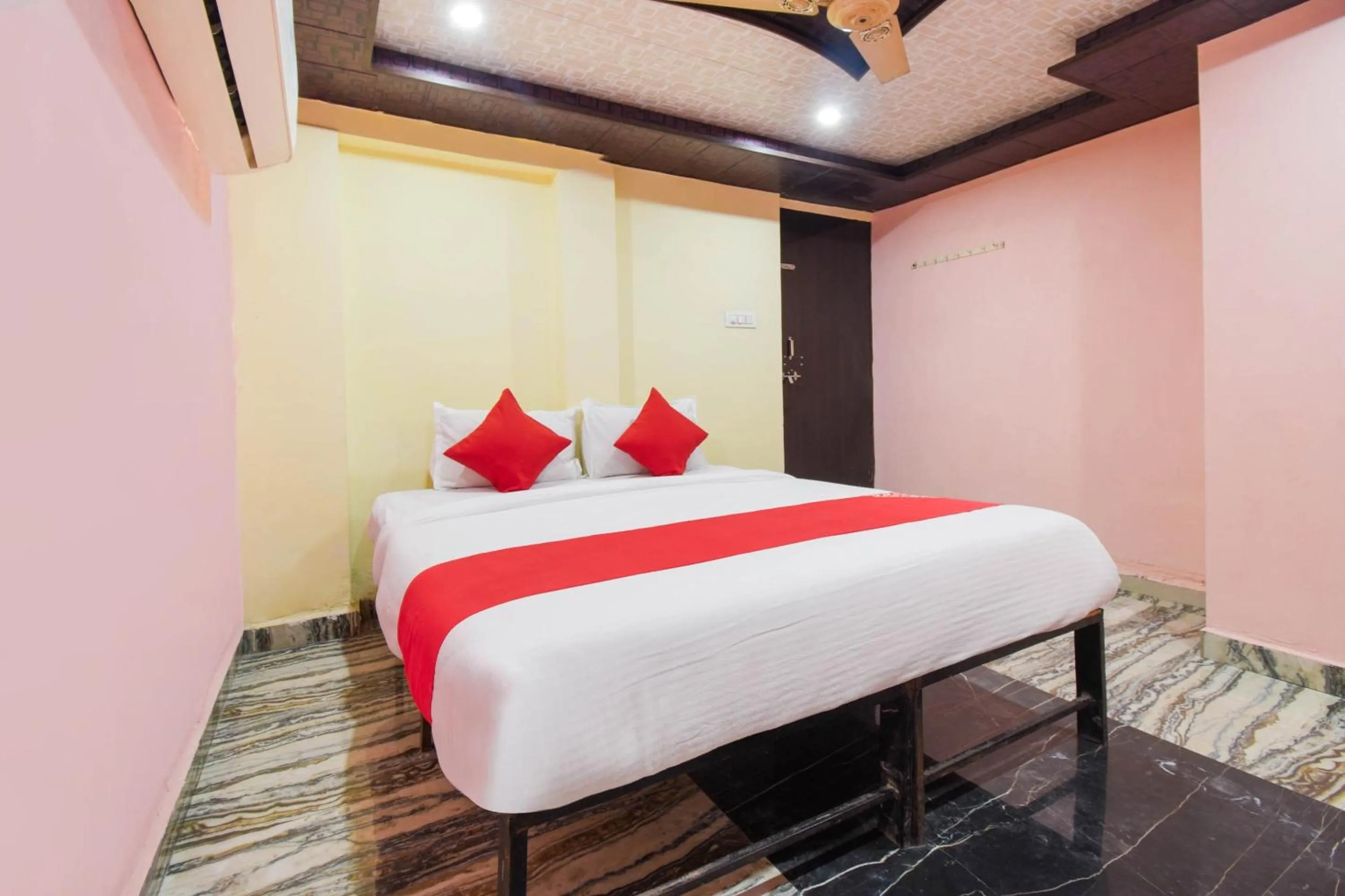 Bedroom, Bed in Hotel O Swastik