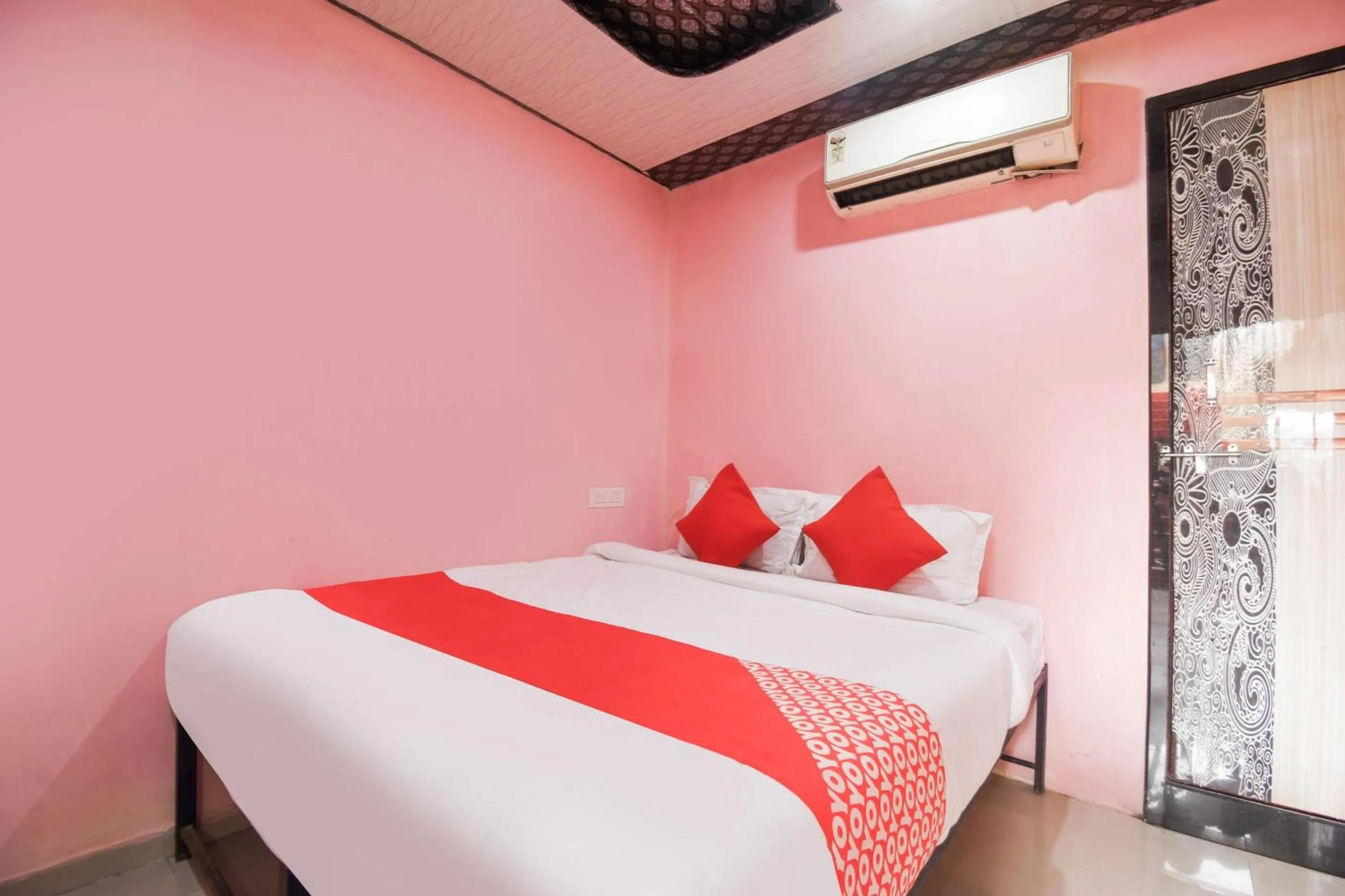 Bedroom, Bed in Hotel O Swastik