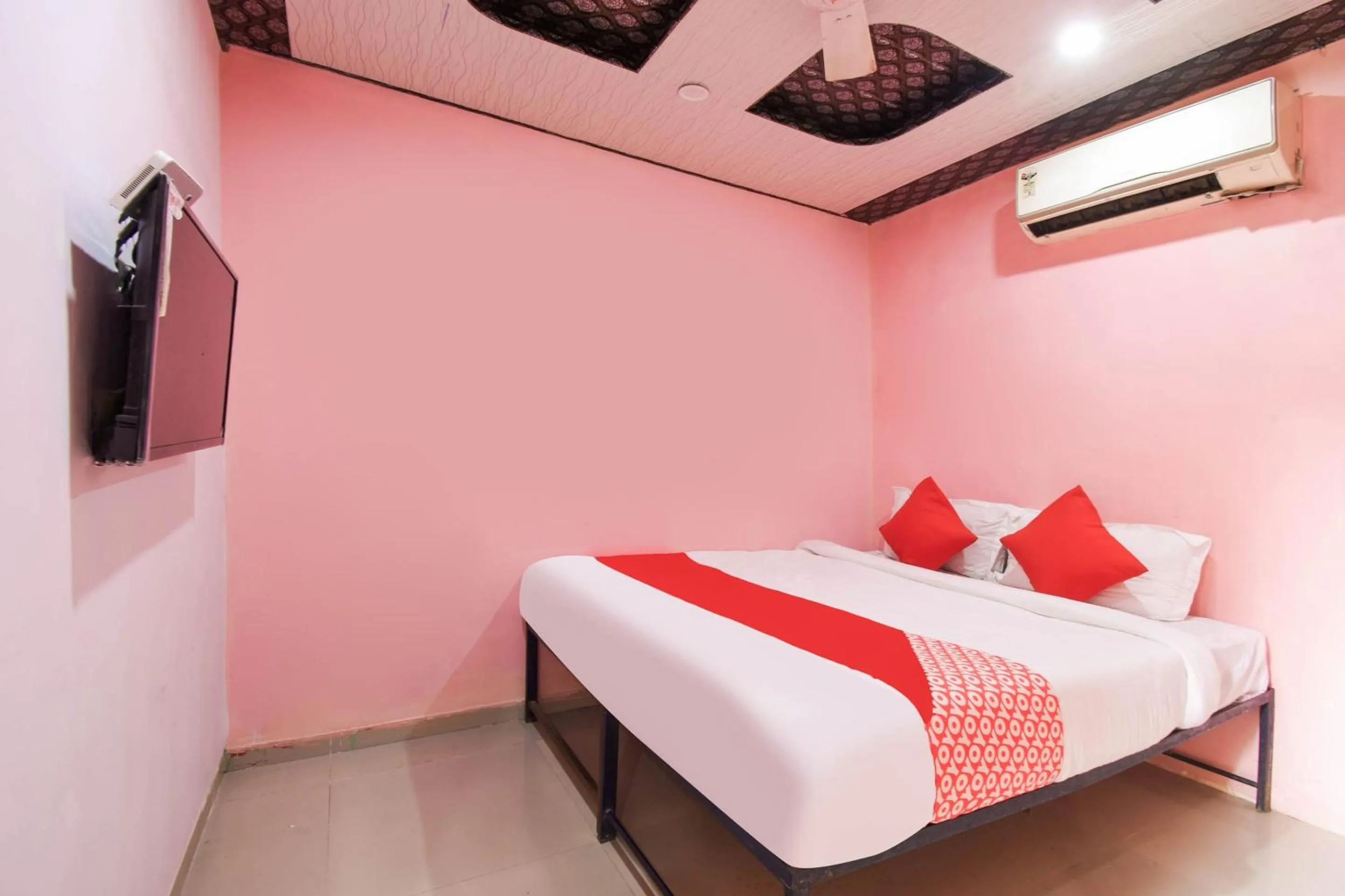 Bedroom, Bed in Hotel O Swastik