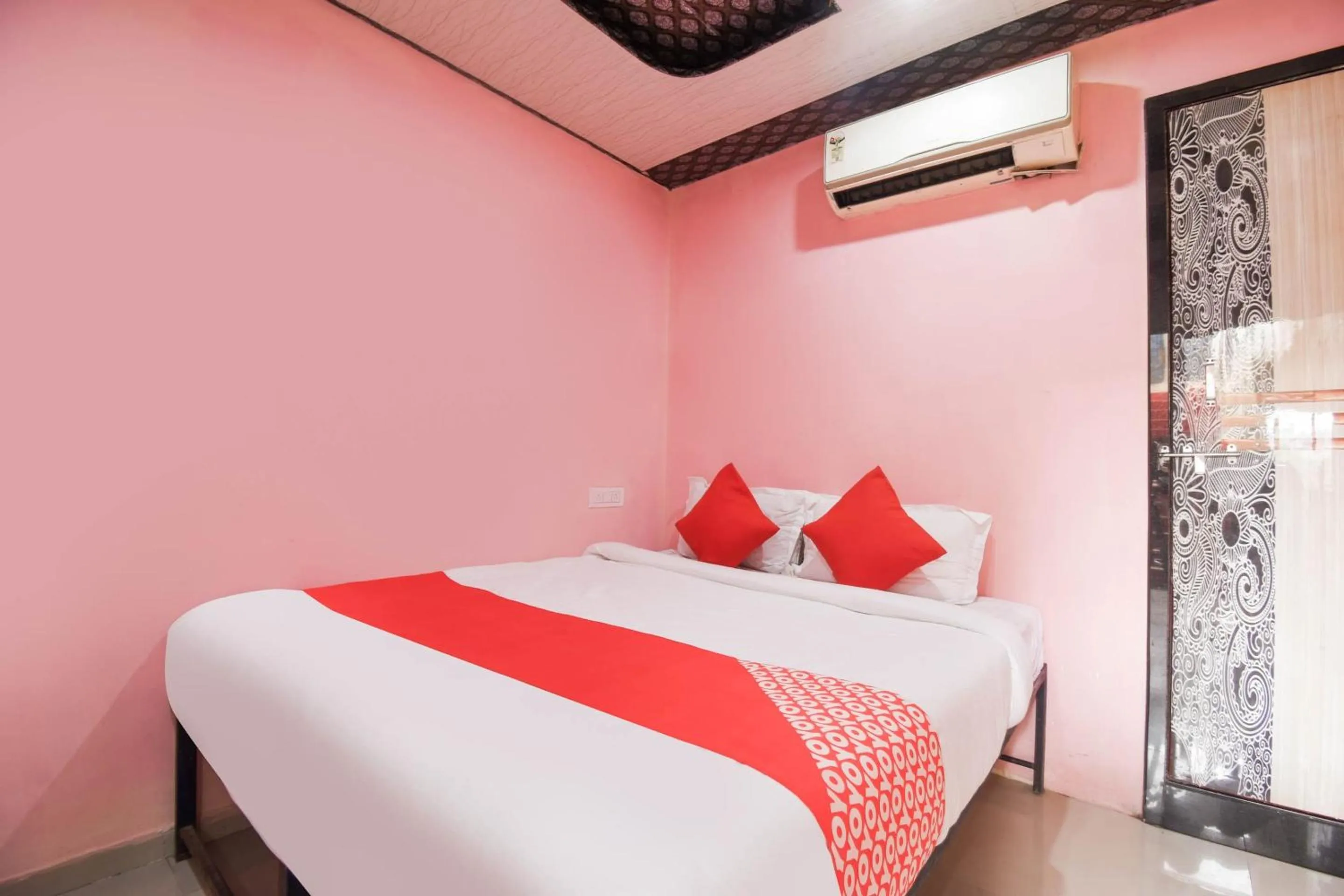 Bedroom, Bed in Hotel O Swastik