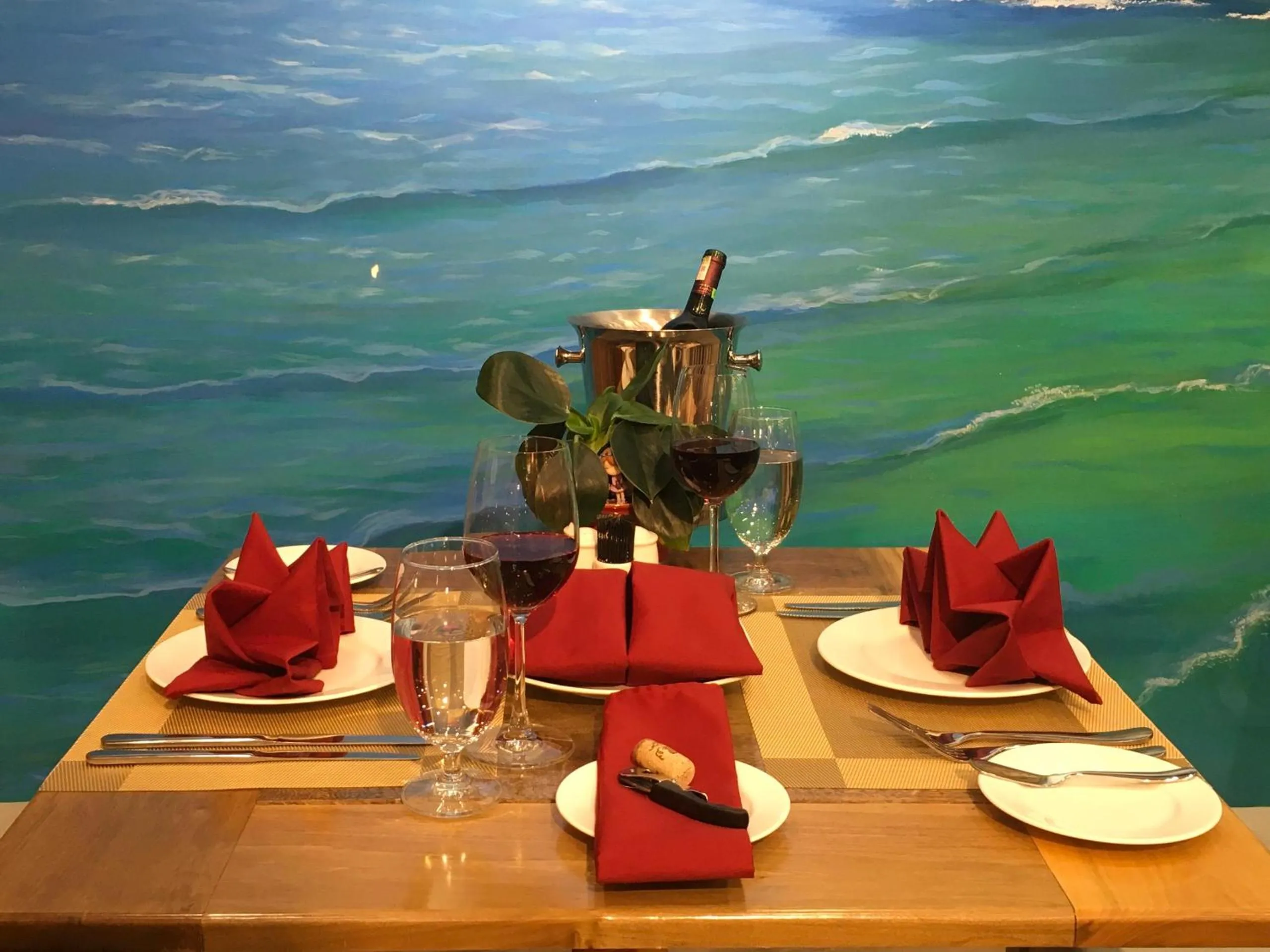 Restaurant/places to eat in Royal Khanh Hotel