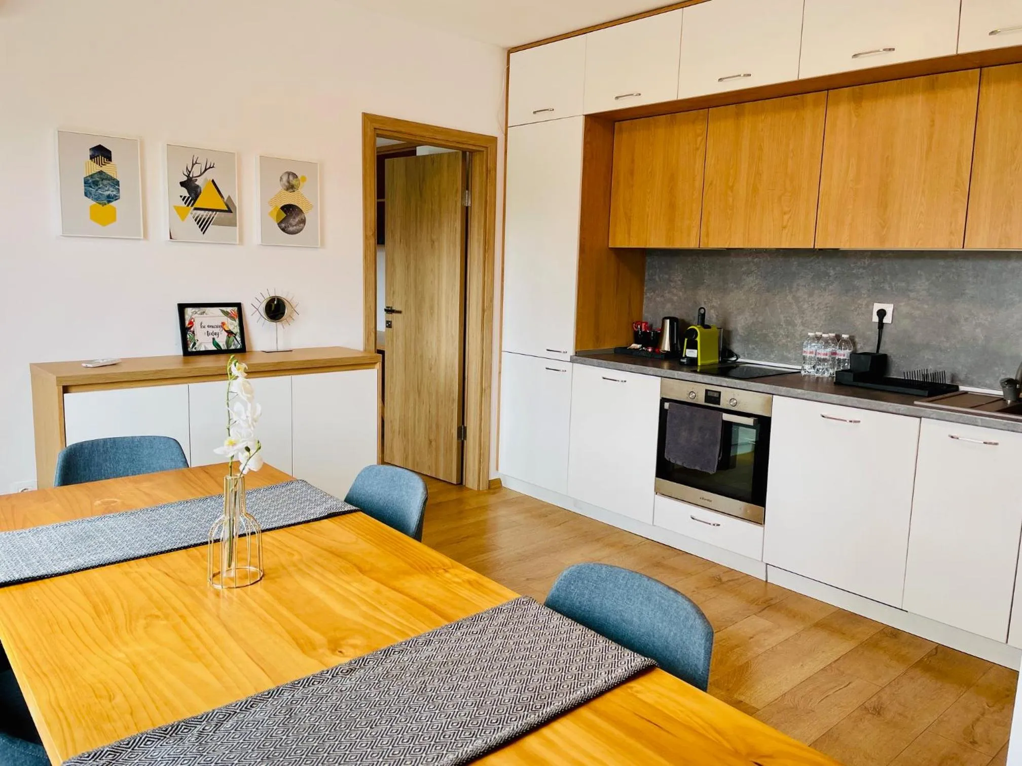 Kitchen or kitchenette in Gardenia Apartments