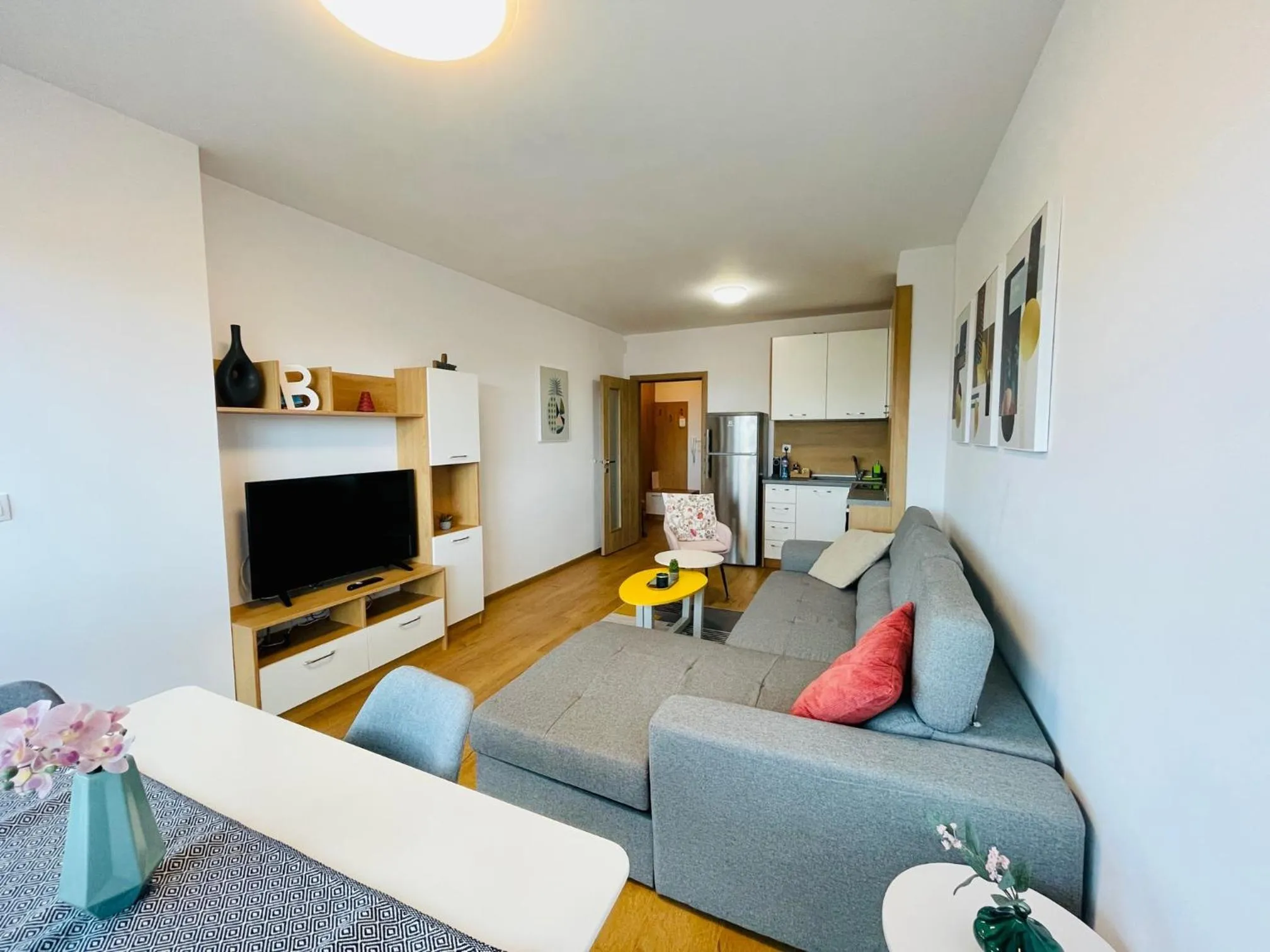 TV and multimedia in Gardenia Apartments