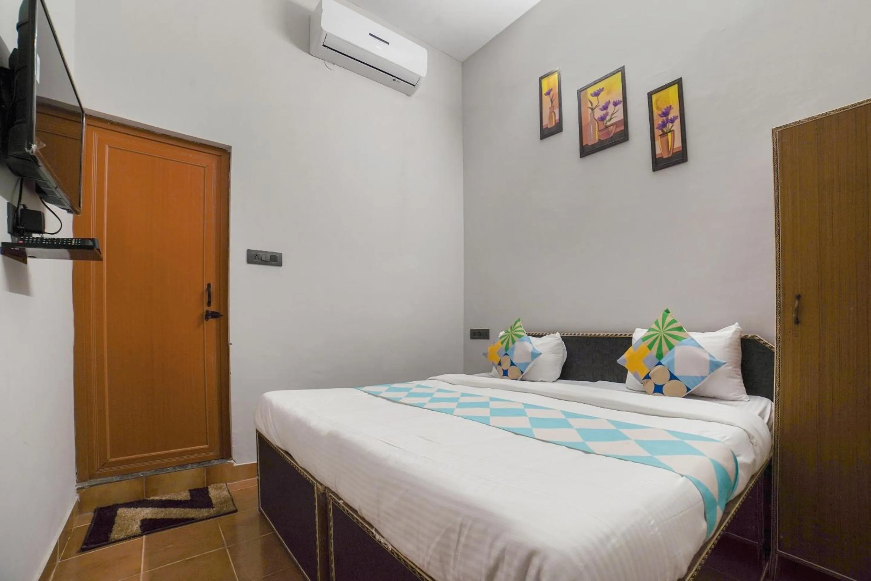 Bedroom, Bed in Hotel O Home Gautam Homestay