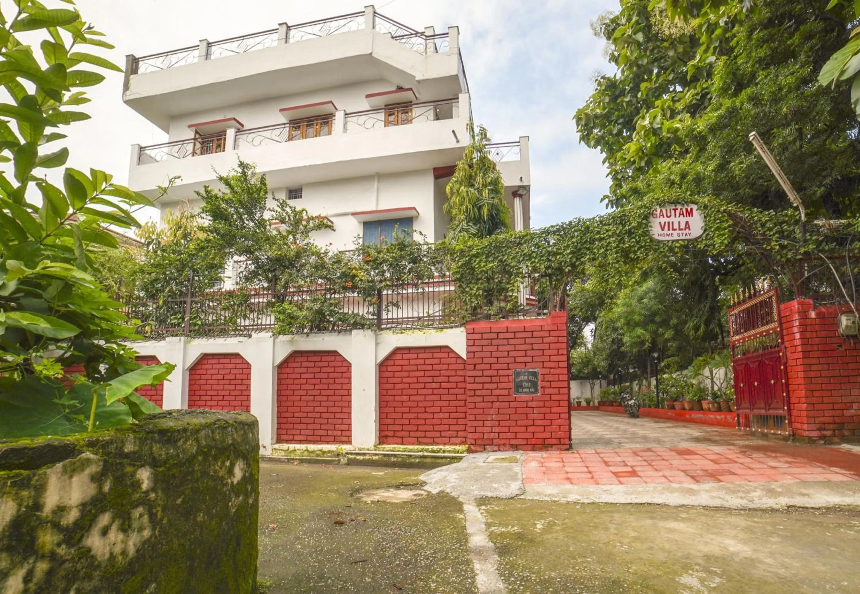 Facade/entrance in Hotel O Home Gautam Homestay
