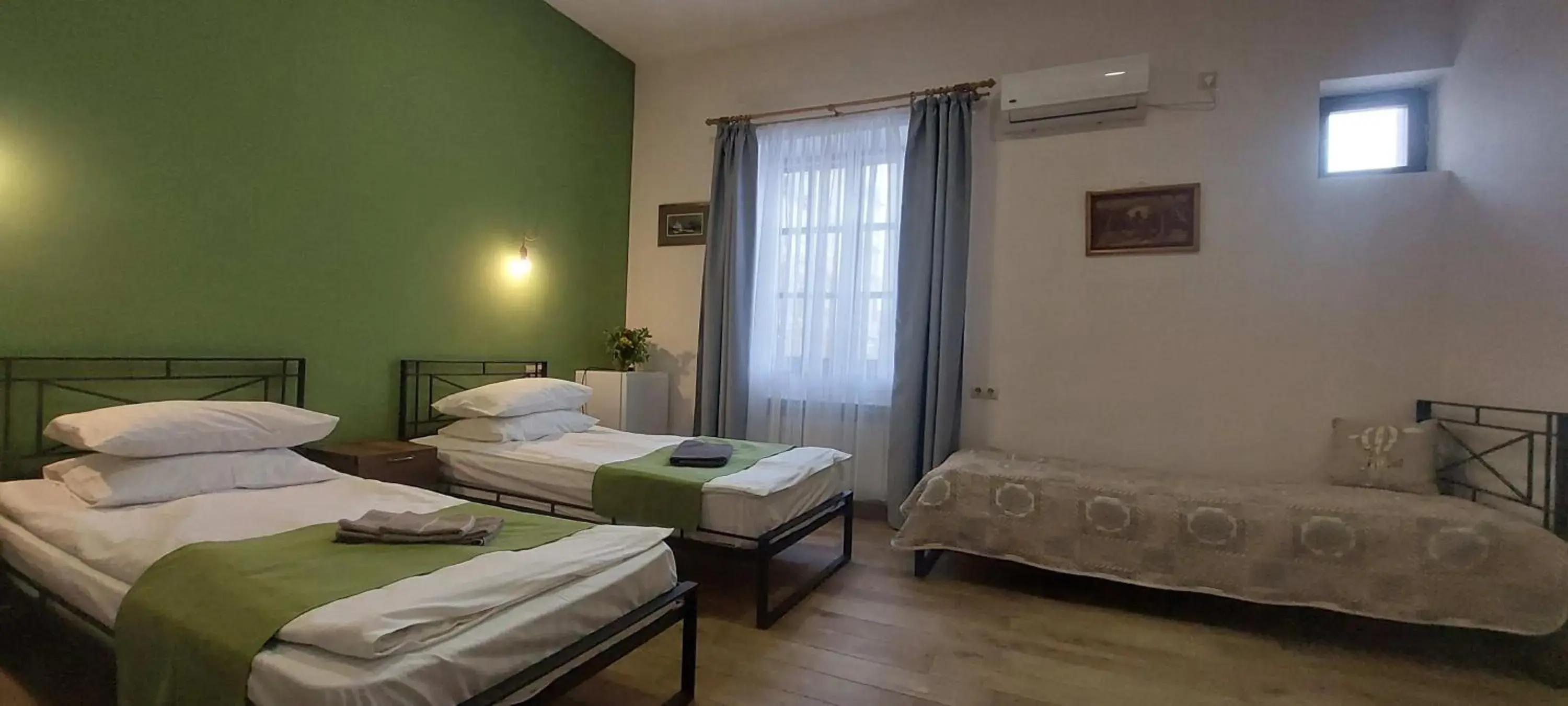 Large Twin Room in Blur Inn Gallery Large Twin Room in Blur Inn Gallery