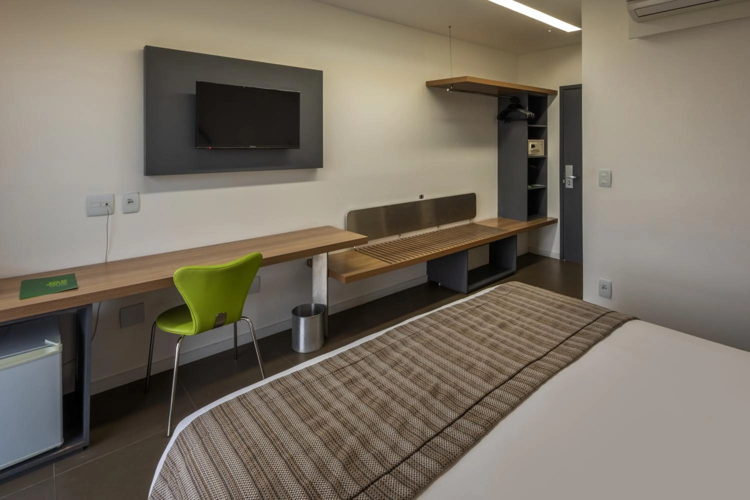 Bed in Linx Galeão by Wish