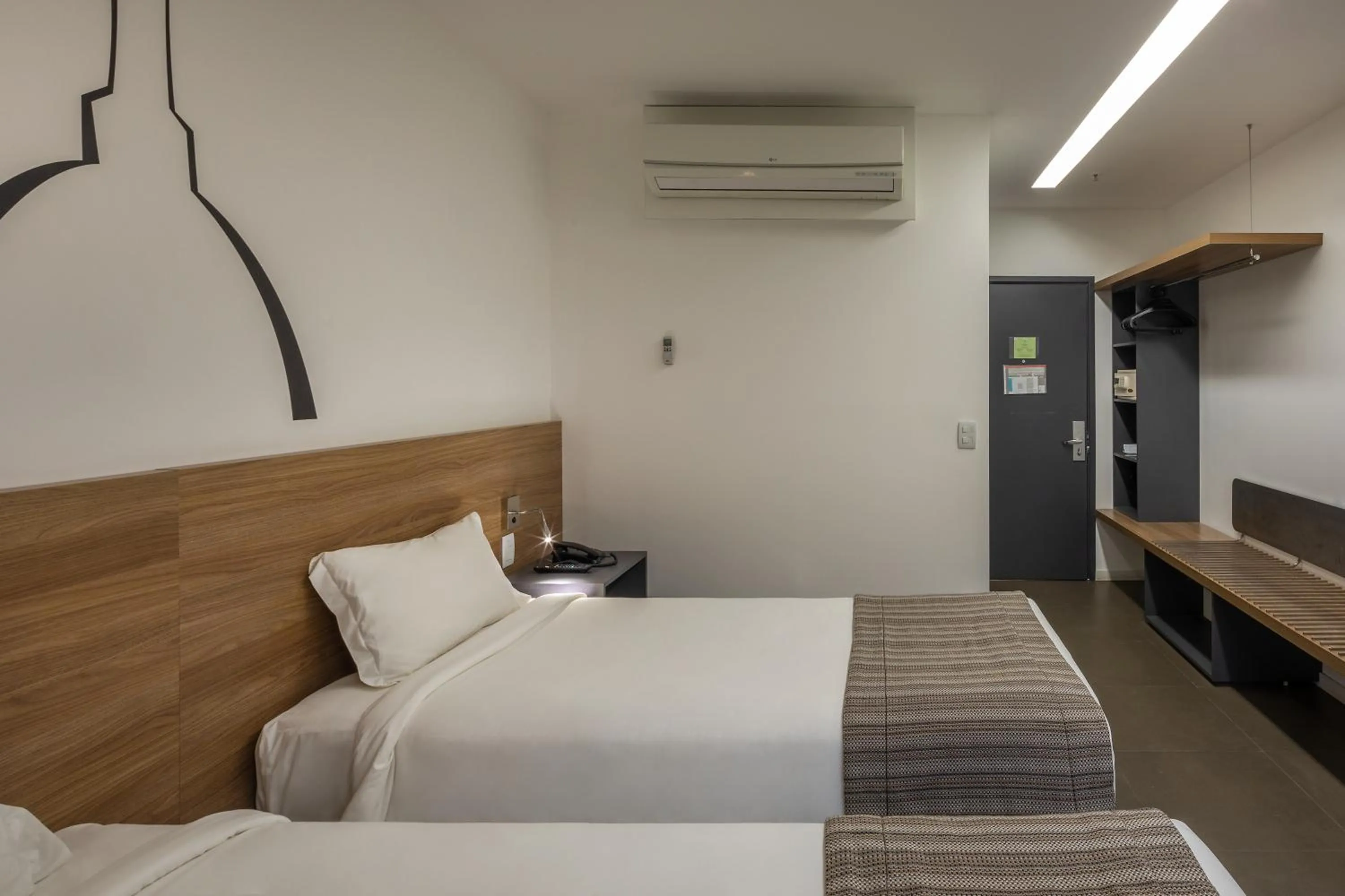 Bed in Linx Galeão by Wish