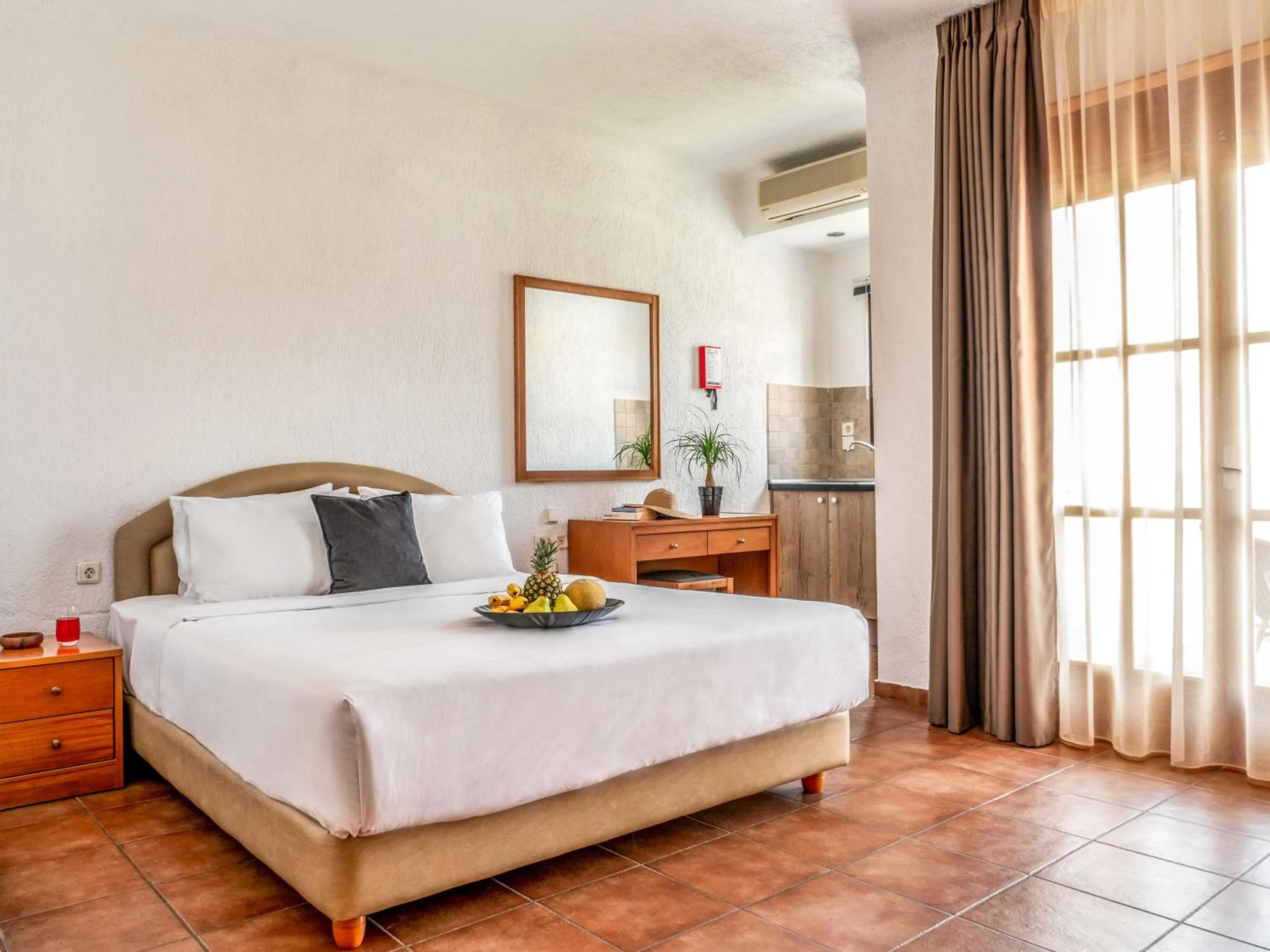 Bed in Elounda Alikes Suites & Studios