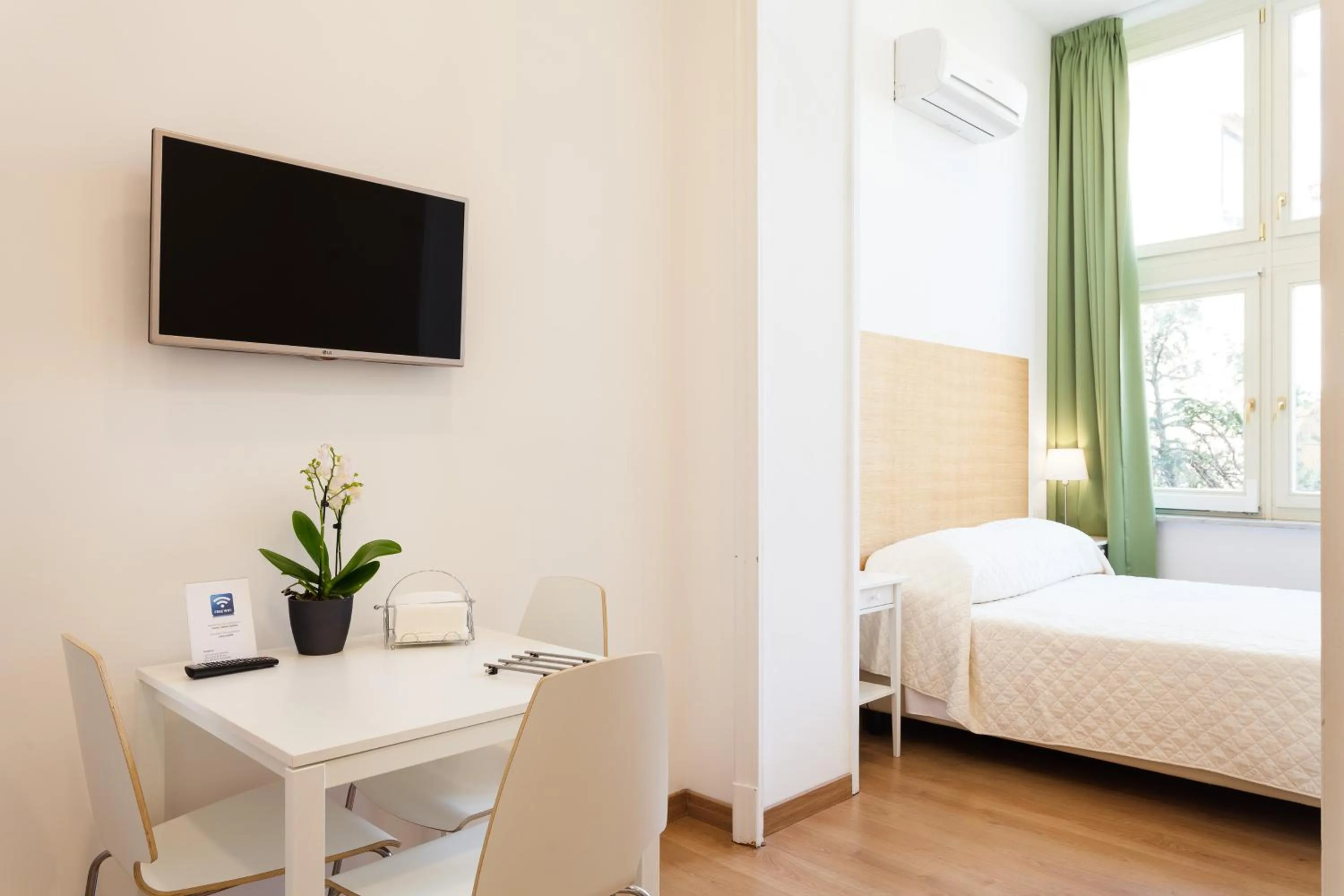 Photo of the whole room, Bed in Corso Italia Suites