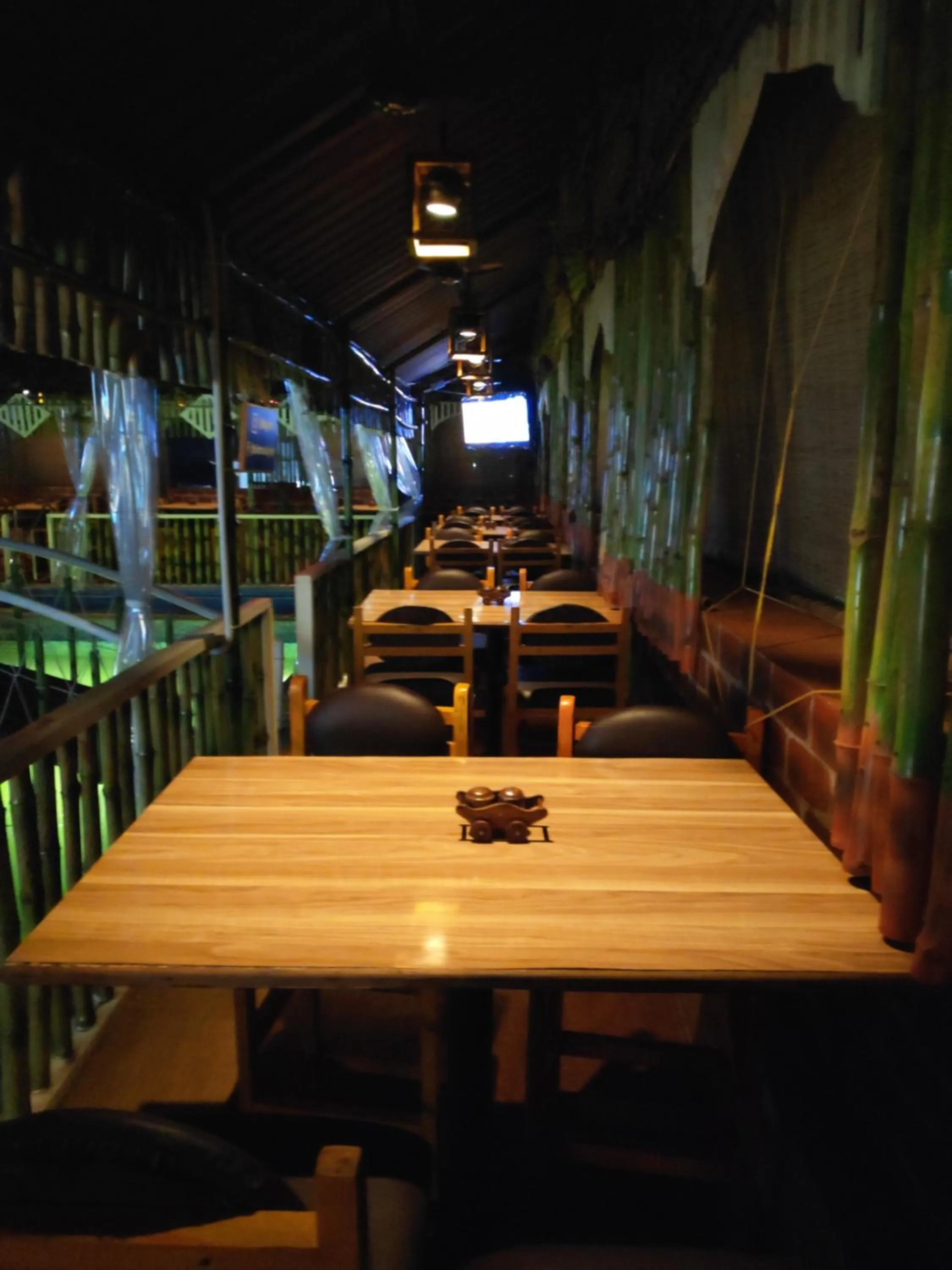 Restaurant/places to eat in Hotel Vassi Palaze