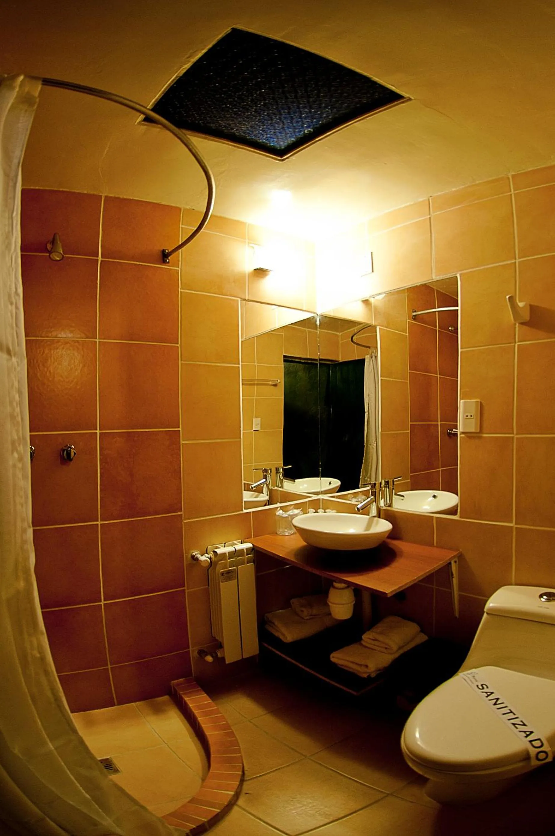 Bathroom in Hotel Jardines de Uyuni
