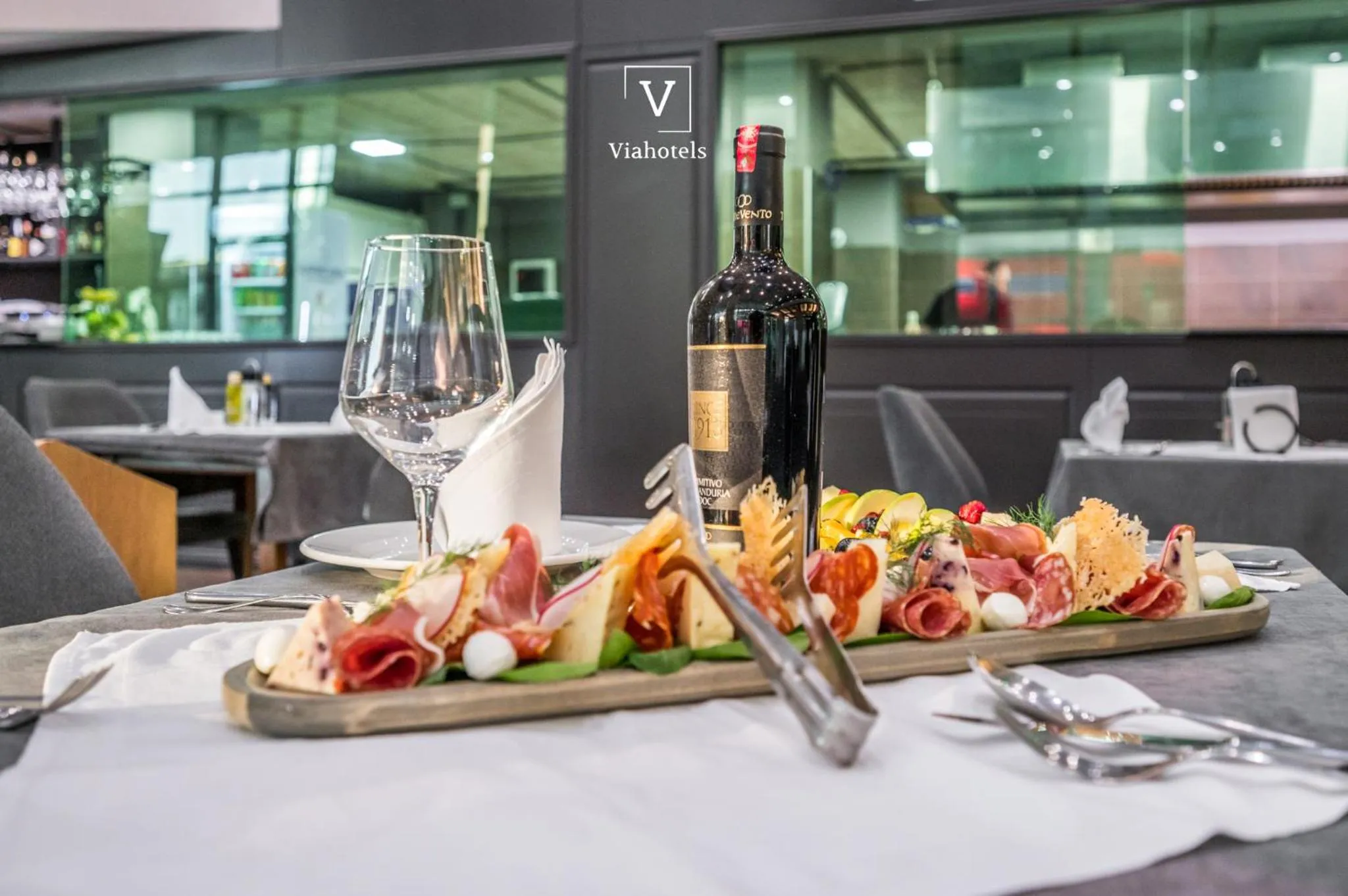 Restaurant/places to eat in VH Eurostar Tirana Hotel Congress & Tirana Spa