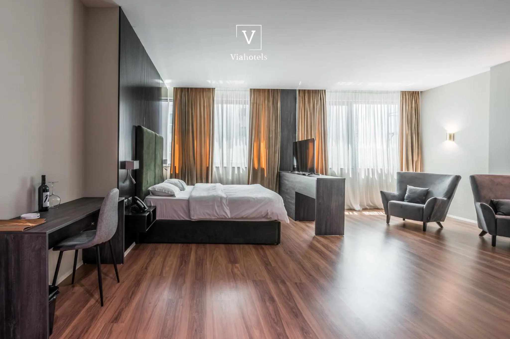 Living room, Bed in VH Eurostar Tirana Hotel Congress & Tirana Spa