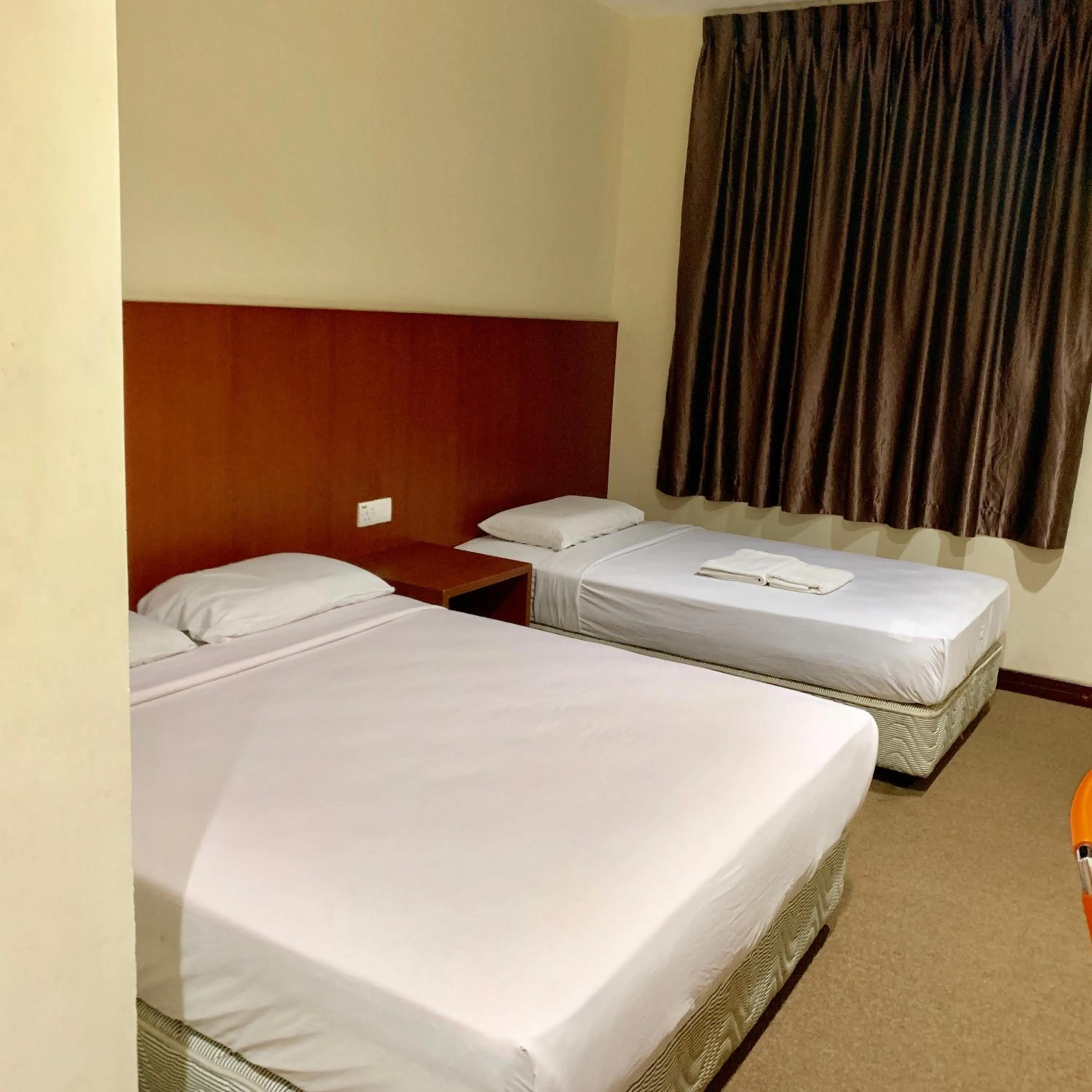 Bedroom, Bed in New Grand Hotel