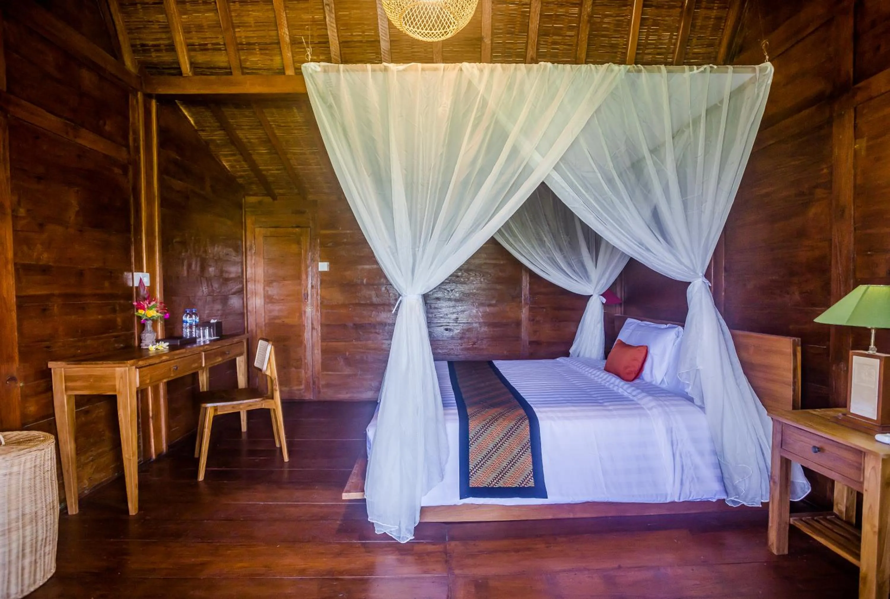 Bedroom, Bed in Victory Munggu