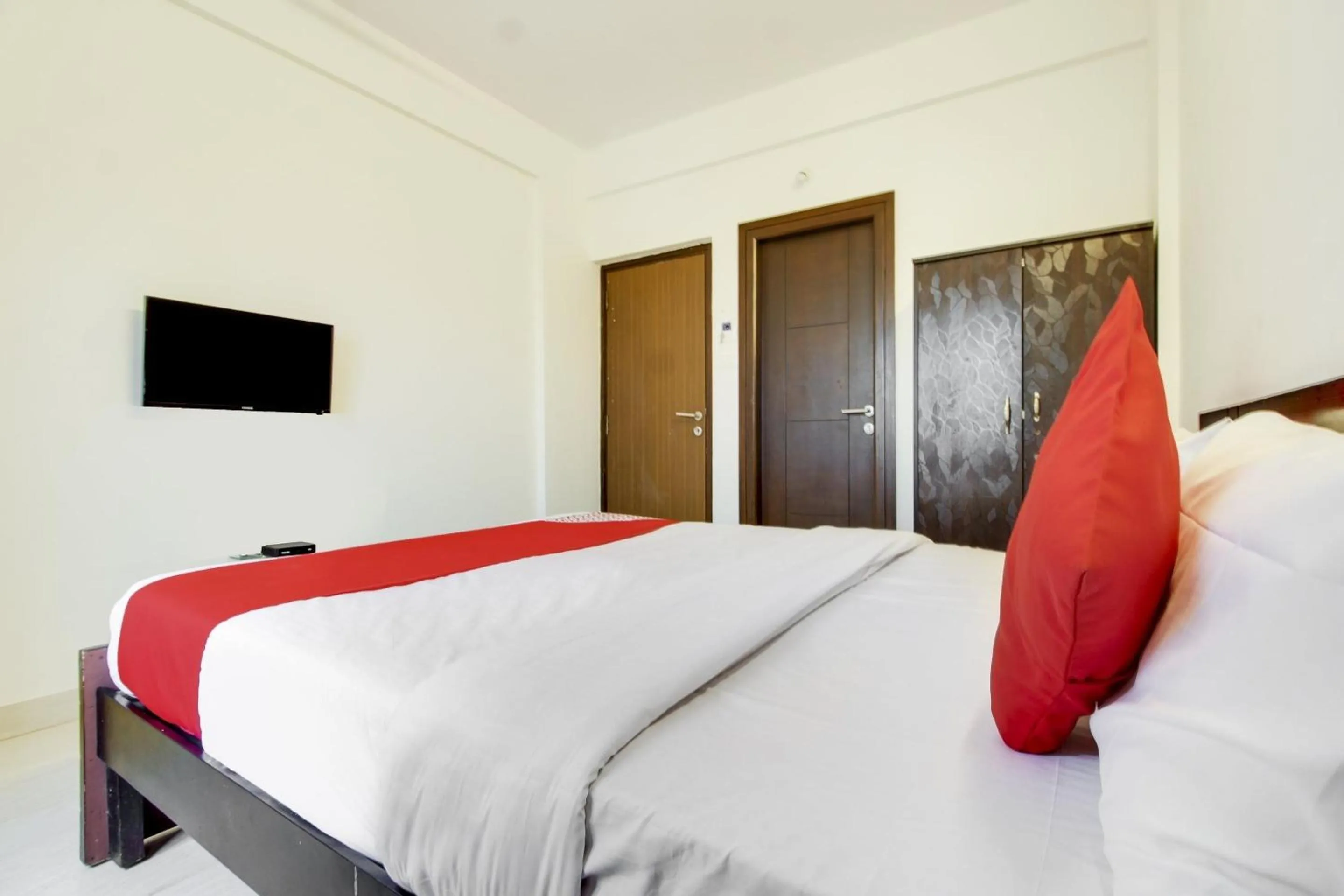 Bedroom, Bed in Hotel O Sm Residency