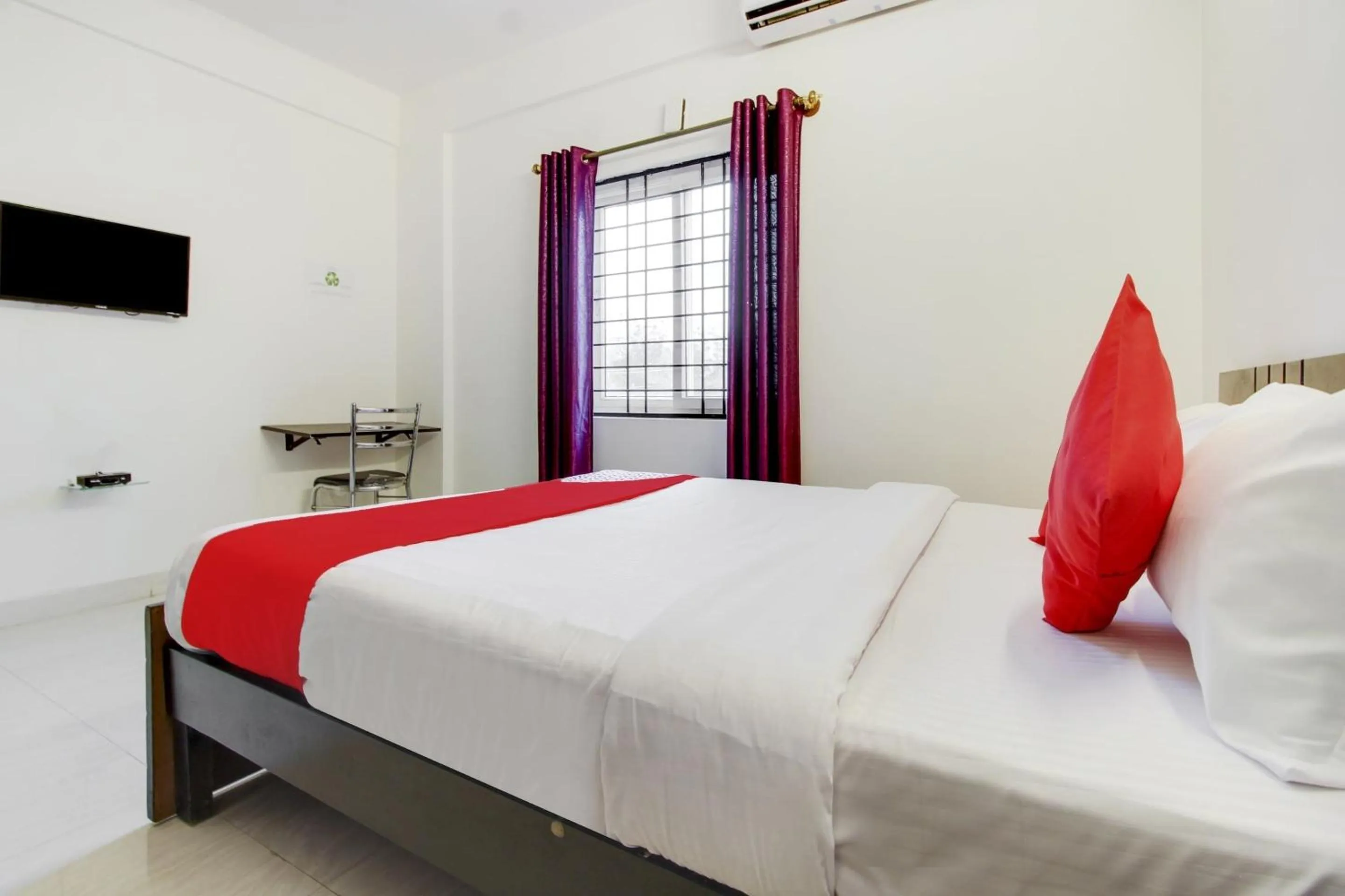 Bedroom, Bed in Hotel O Sm Residency