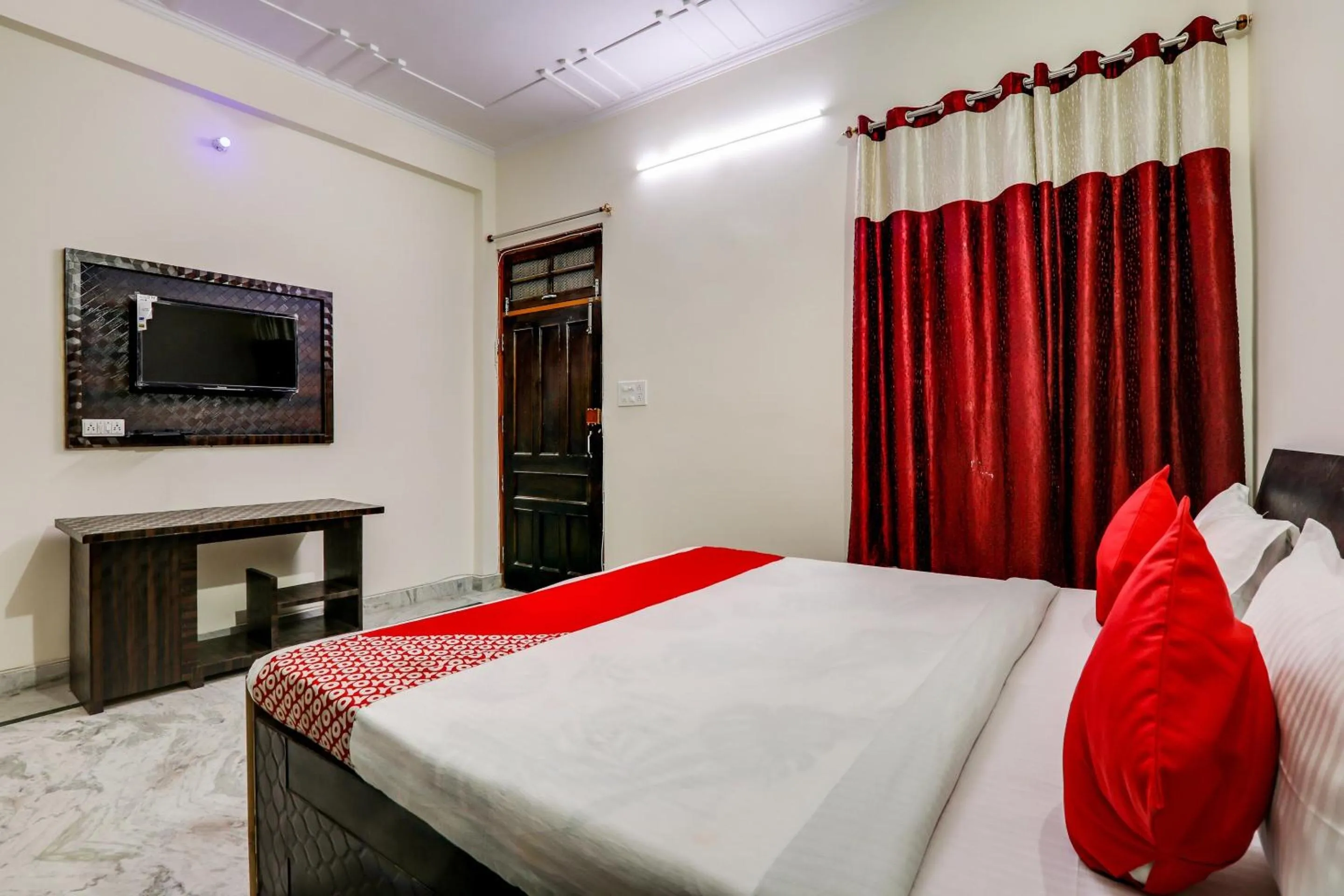 Bedroom, Bed in Hotel O Urmila Sadan