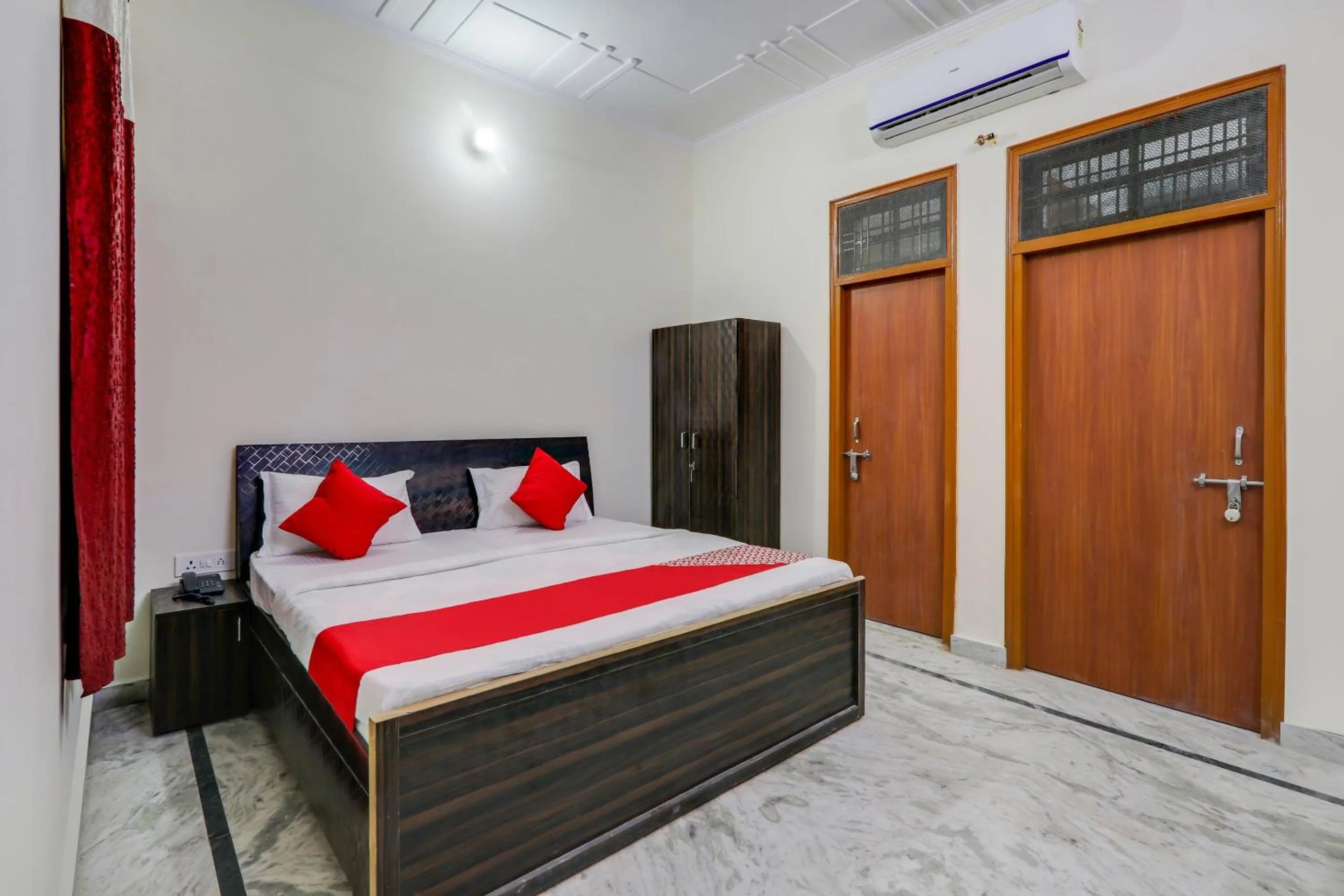 Bedroom, Bed in Hotel O Urmila Sadan