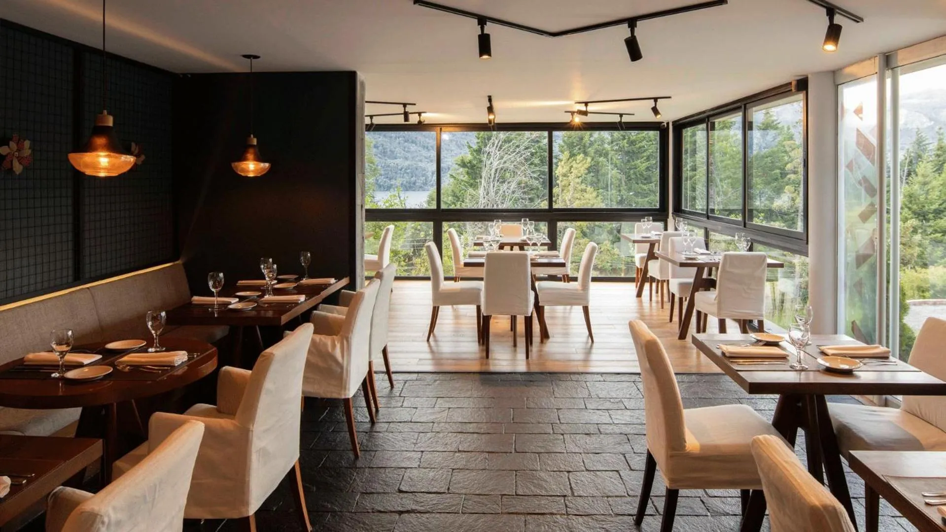 Restaurant/places to eat in Hotel Alto Traful