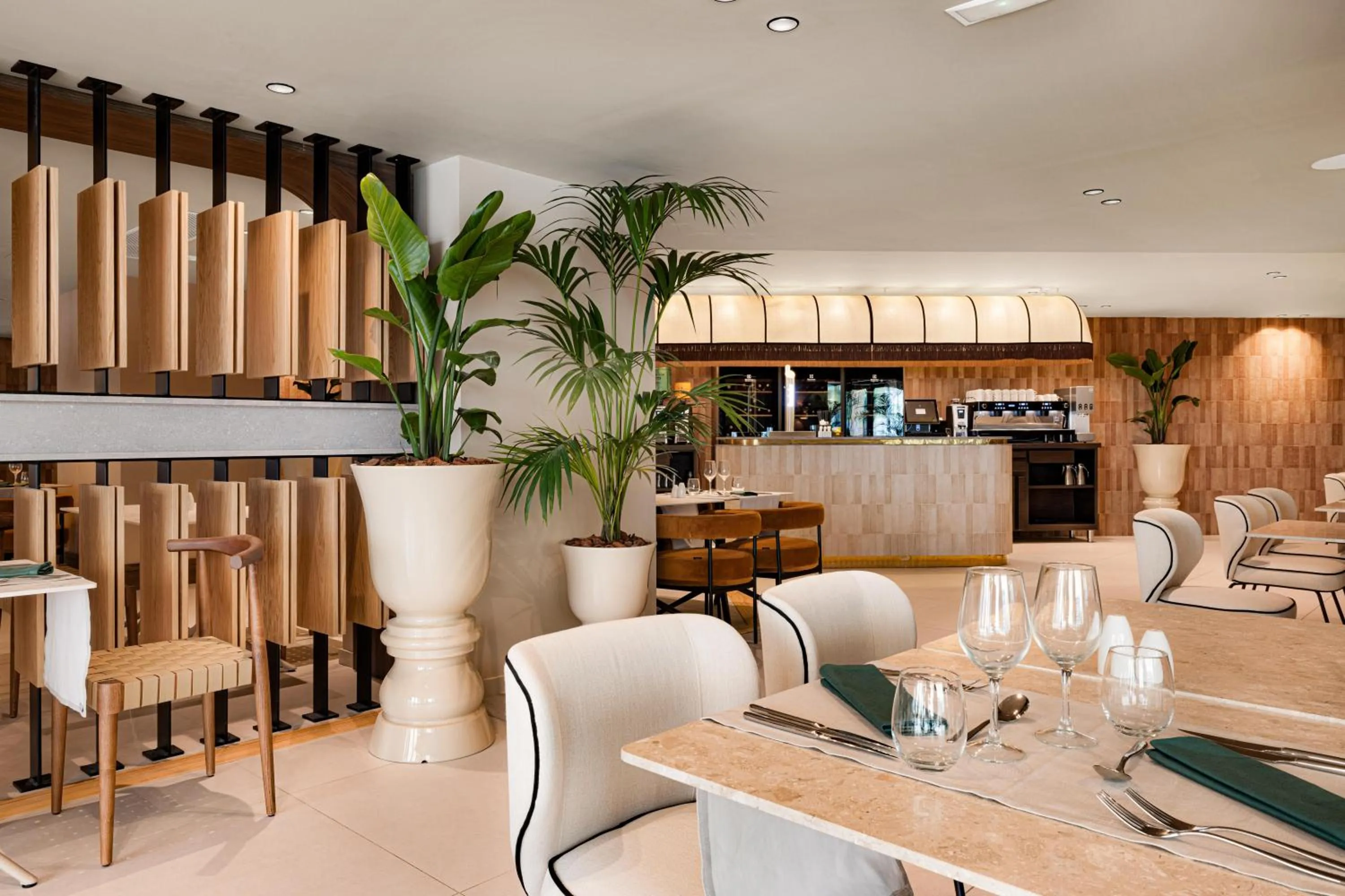 Restaurant/places to eat in Aubamar Palma Resort