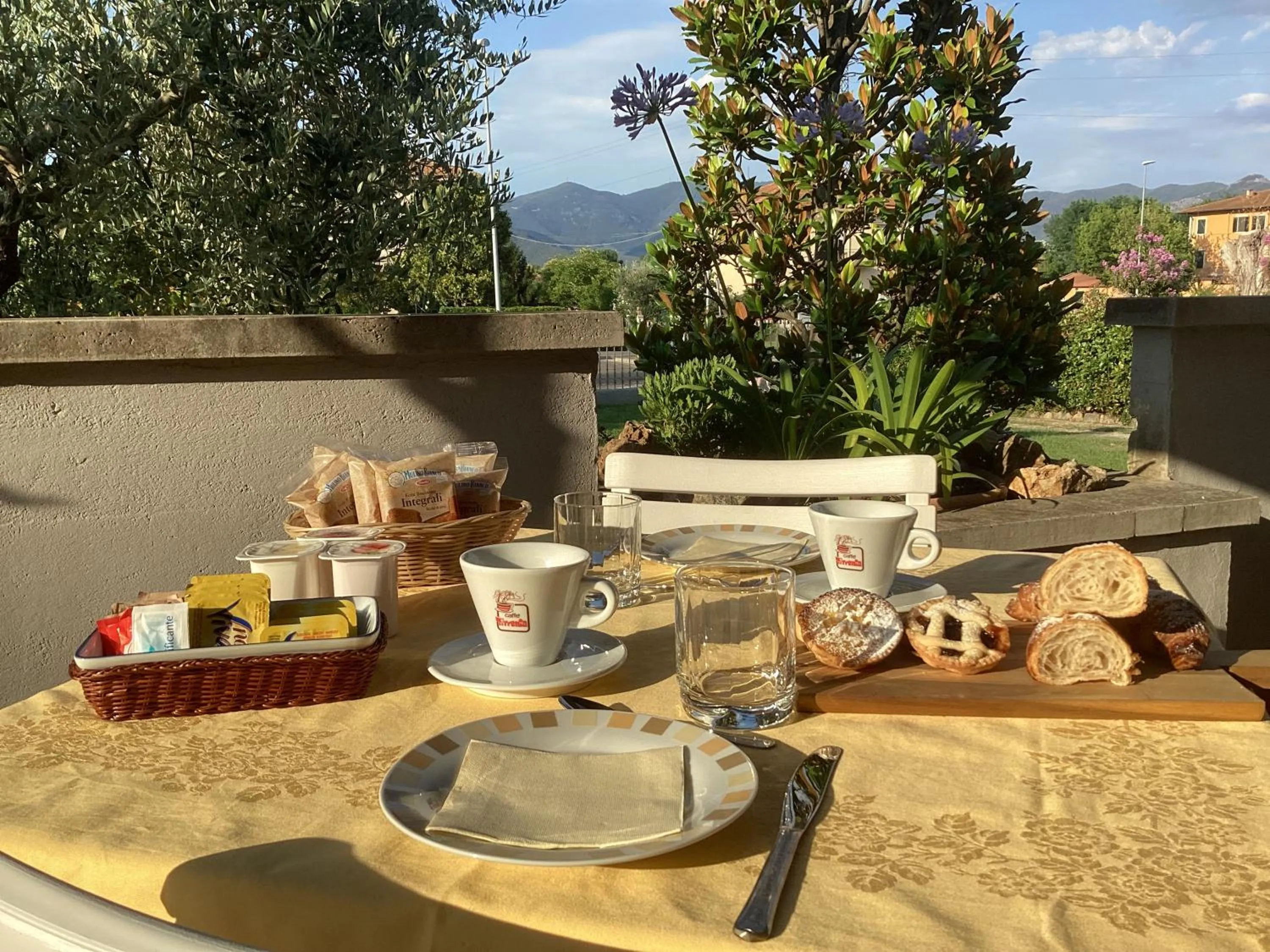 Restaurant/places to eat in Villa Orsini - A Retreat in Pisa - Food and Relax