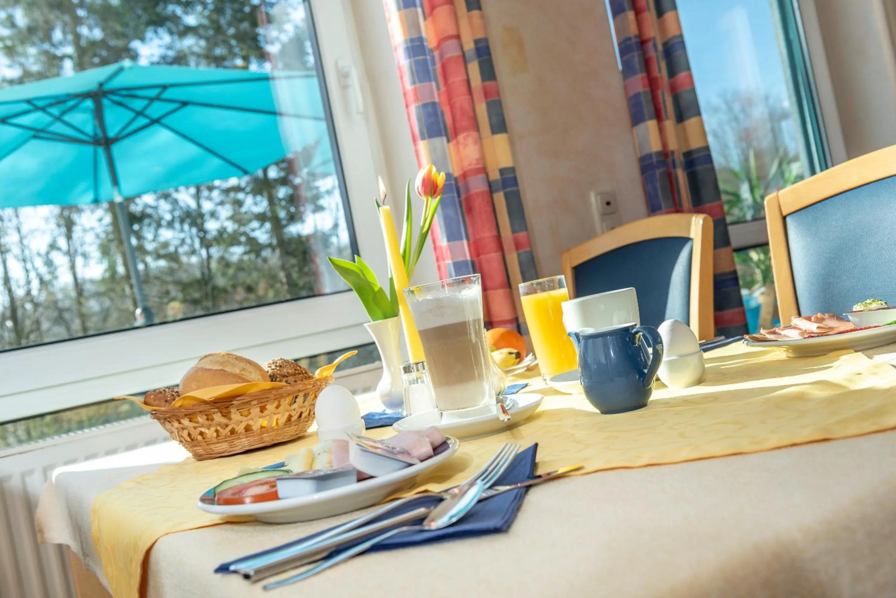 Breakfast in Hotel Am Wiesenweg l 24h check-in